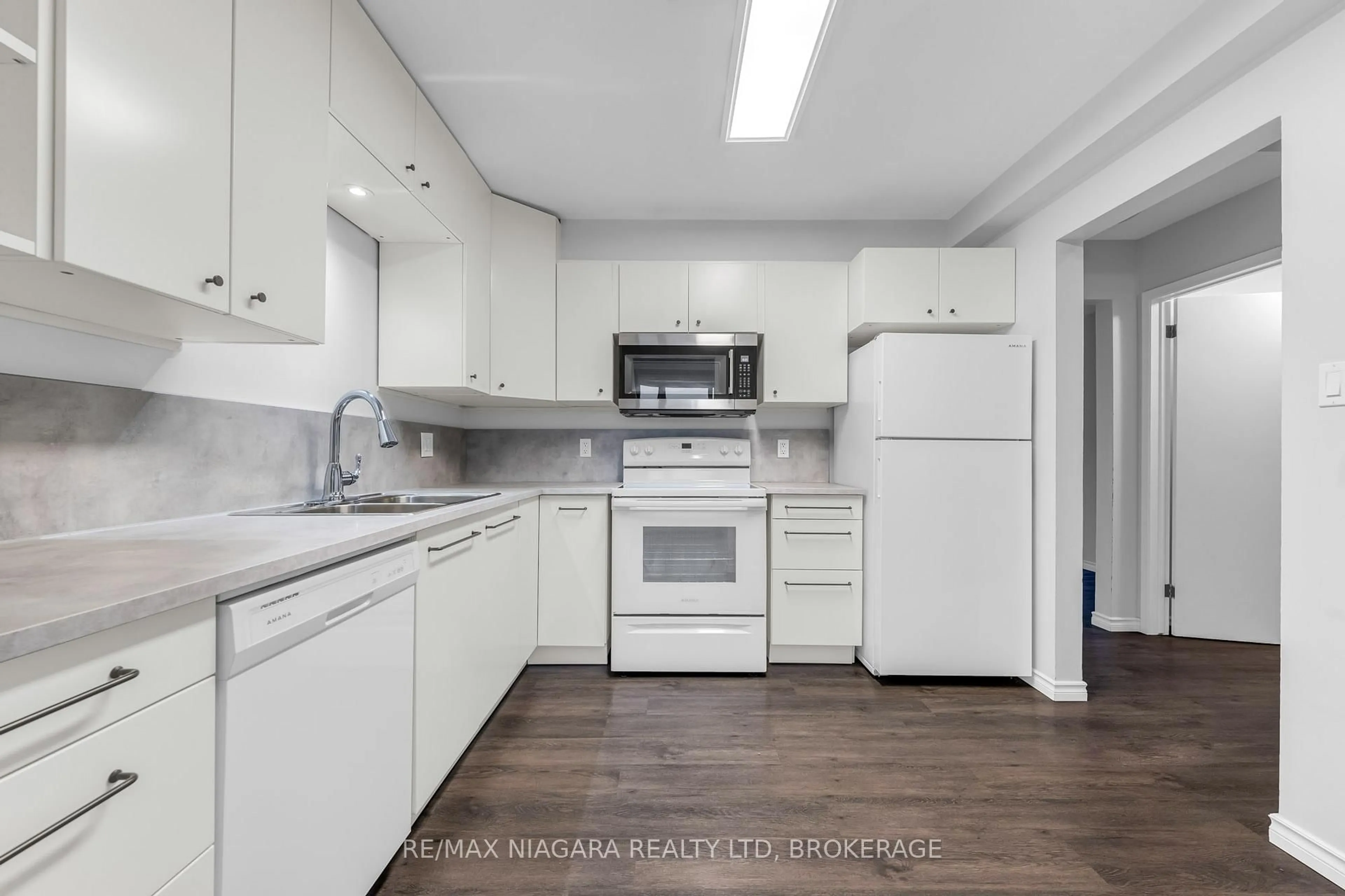 Standard kitchen, unknown for 100 Brownleigh Ave #244, Welland Ontario L3B 5V8