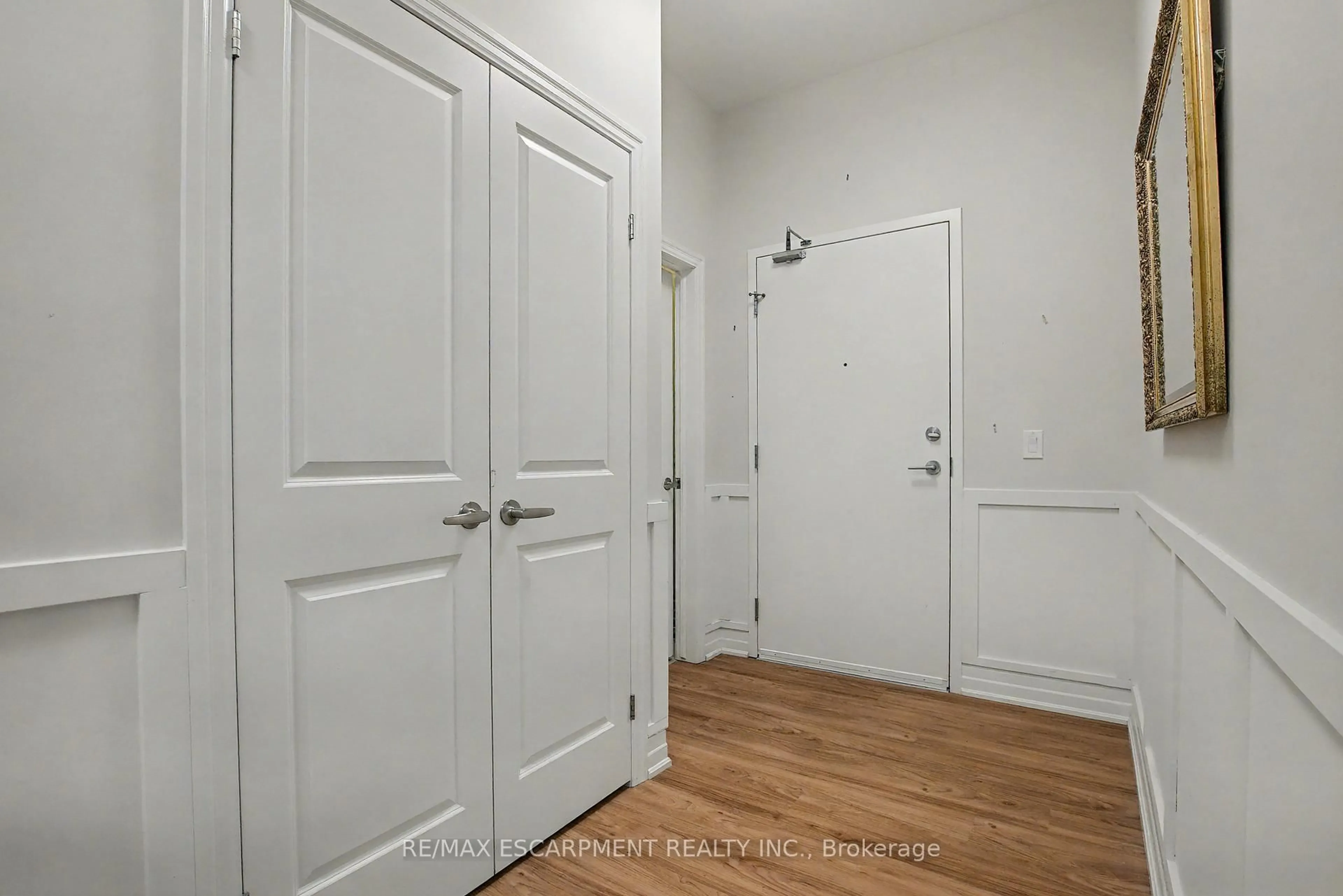 Indoor entryway for 39 Sister Varga Terr #006, Hamilton Ontario L9B 0J7