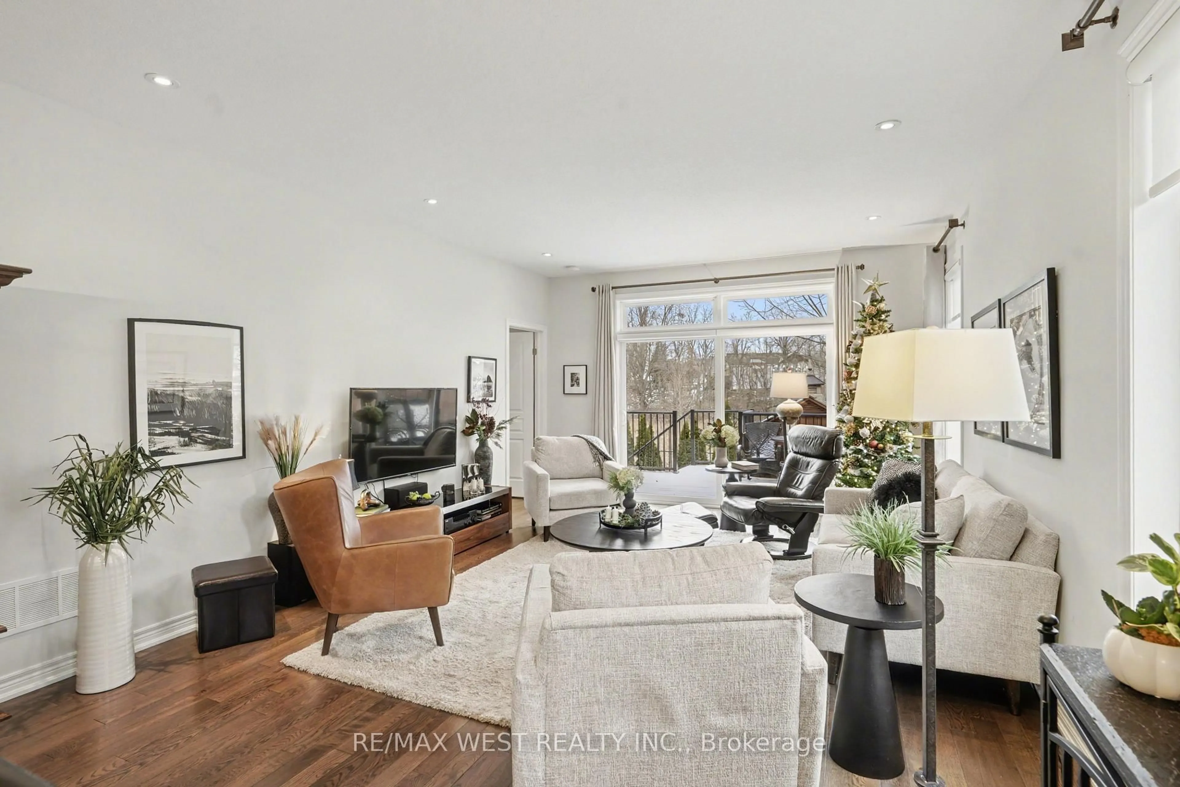 Living room with furniture, unknown for 37 Brookside Terr #29, West Lincoln Ontario L0R 2A0