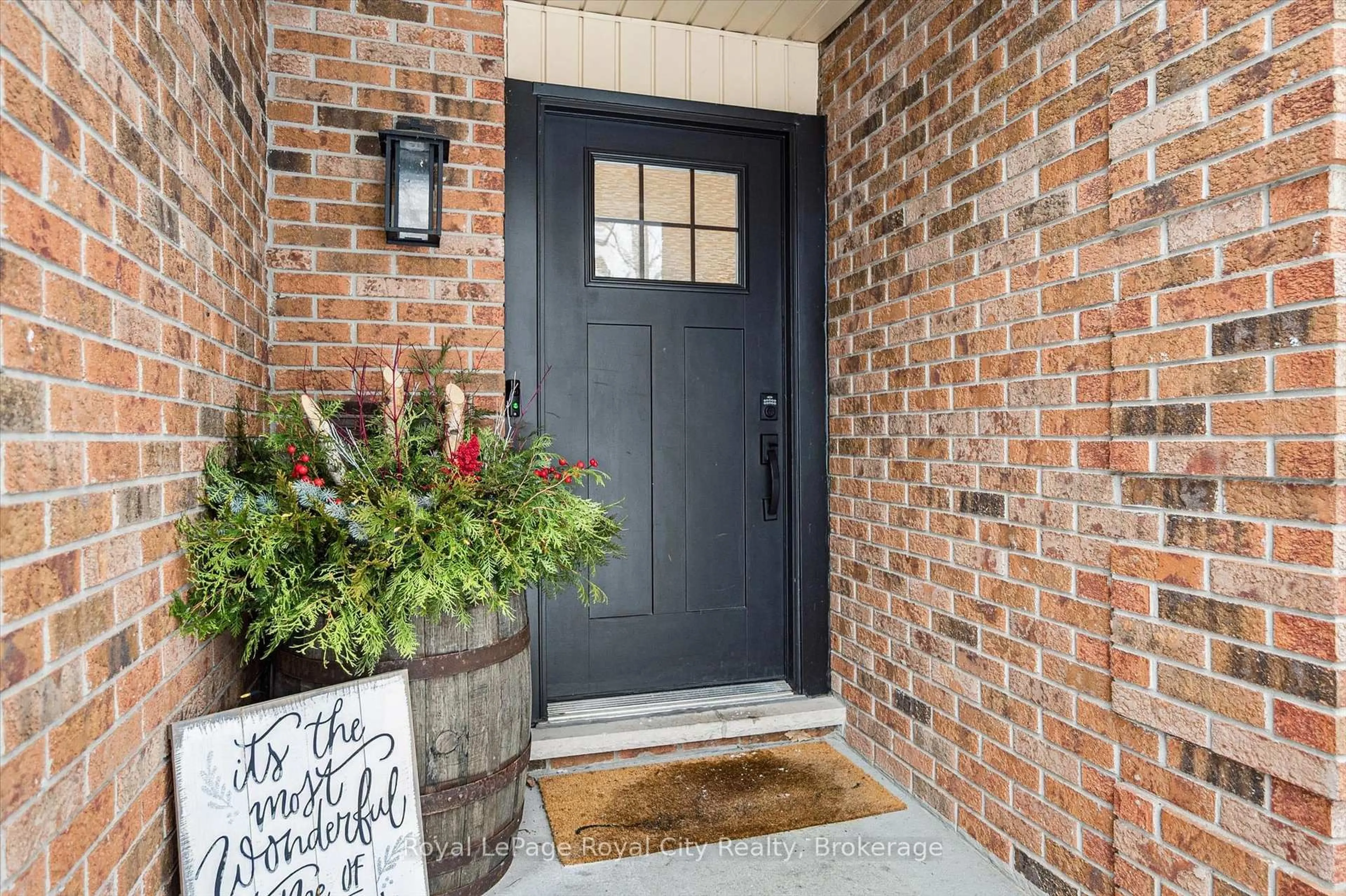 Indoor entryway for 4 Gryphon Pl, Guelph Ontario N1G 4L7