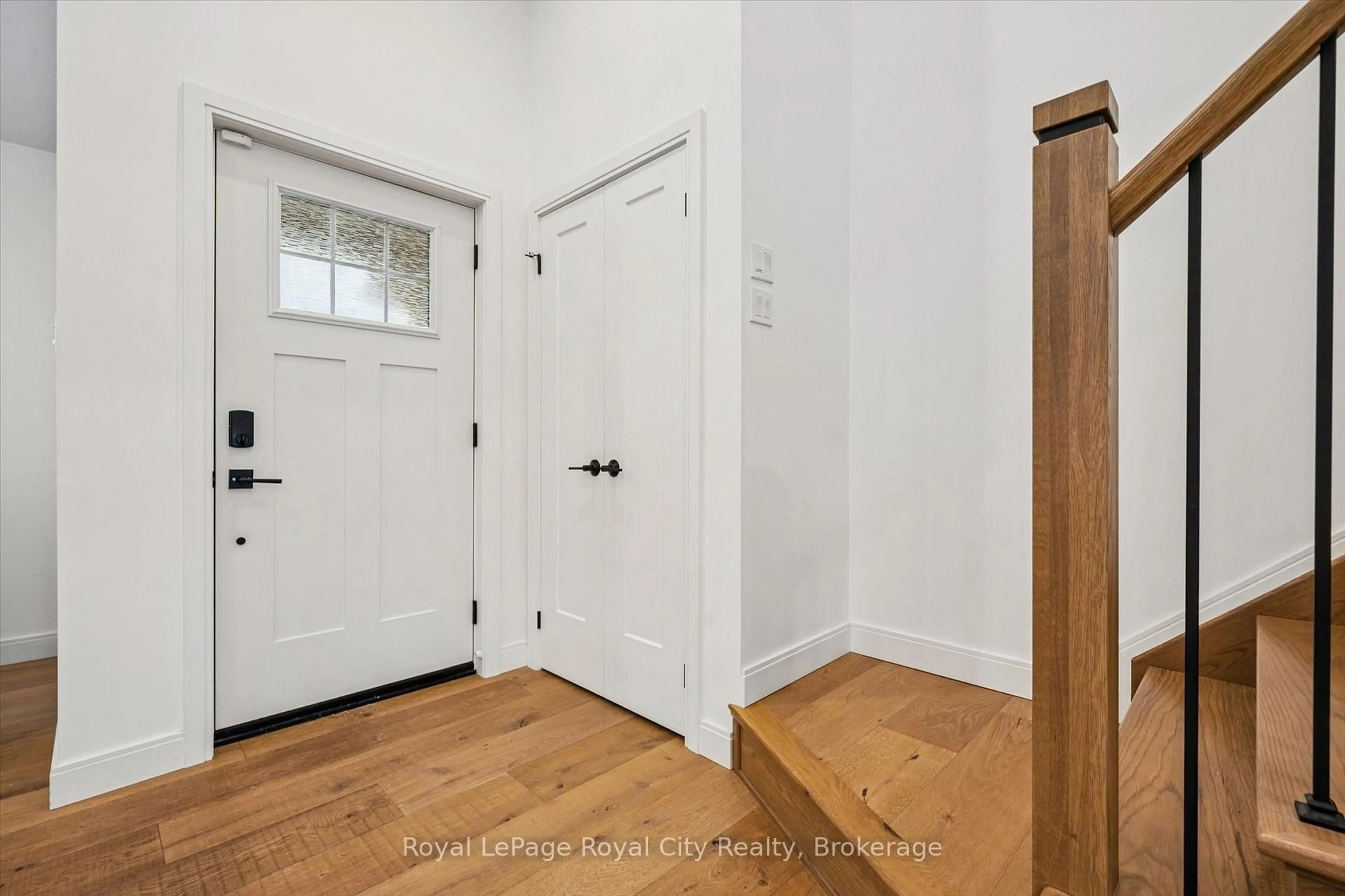 Indoor entryway for 4 Gryphon Pl, Guelph Ontario N1G 4L7