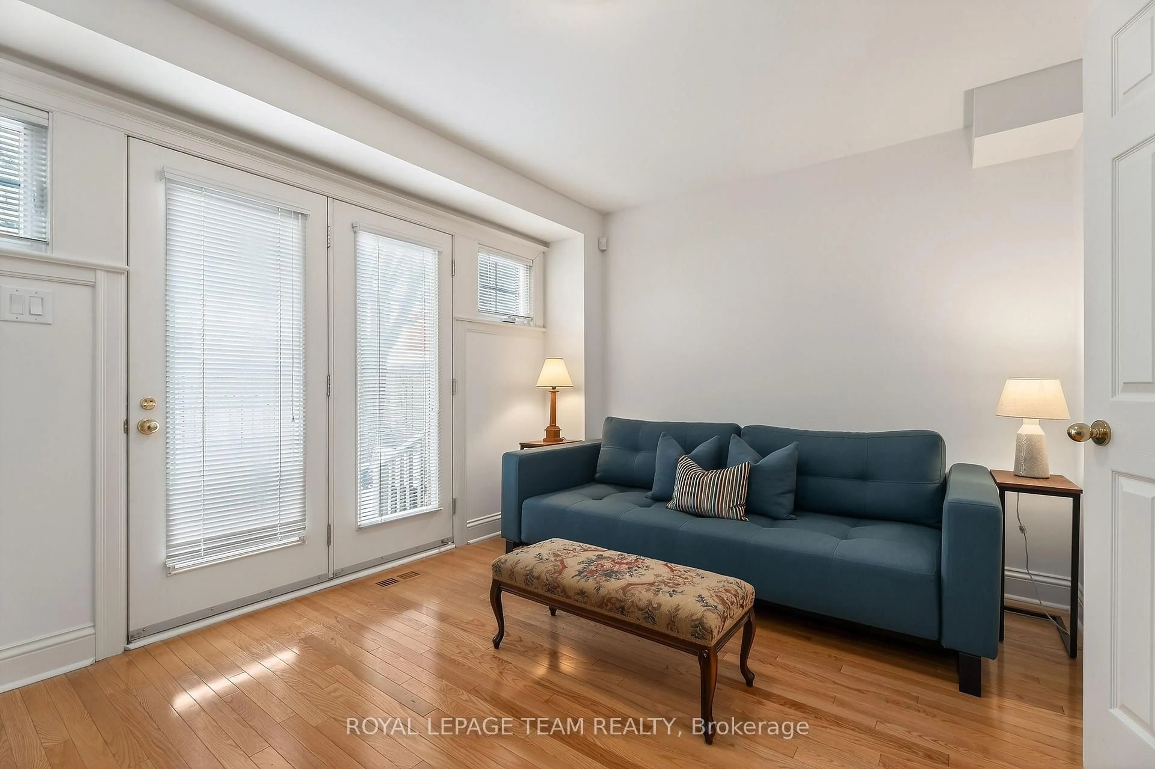 Living room with furniture, wood/laminate floor for 207 First Ave, Ottawa Ontario K1S 2G5