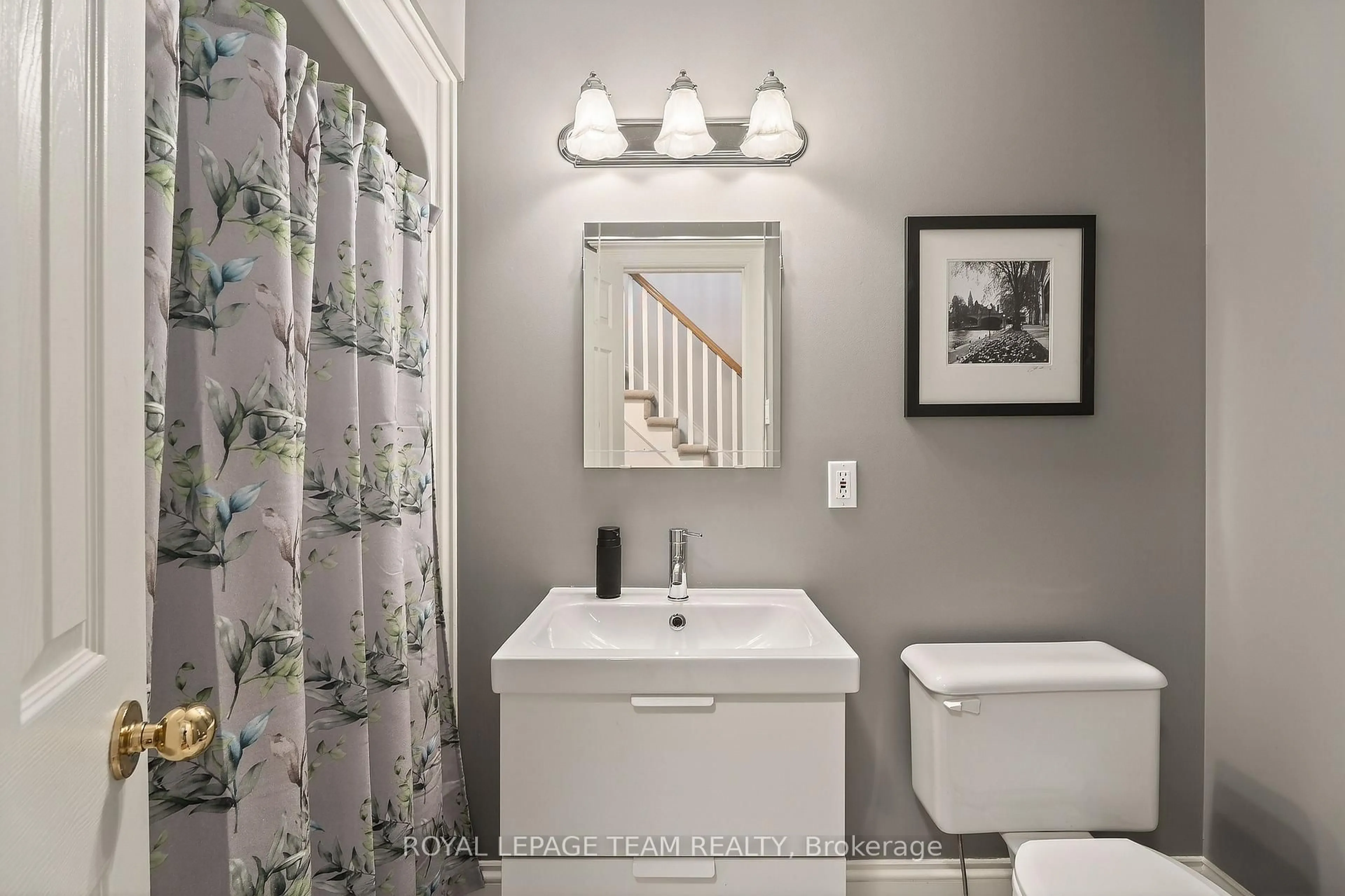 Contemporary bathroom, ceramic/tile floor for 207 First Ave, Ottawa Ontario K1S 2G5