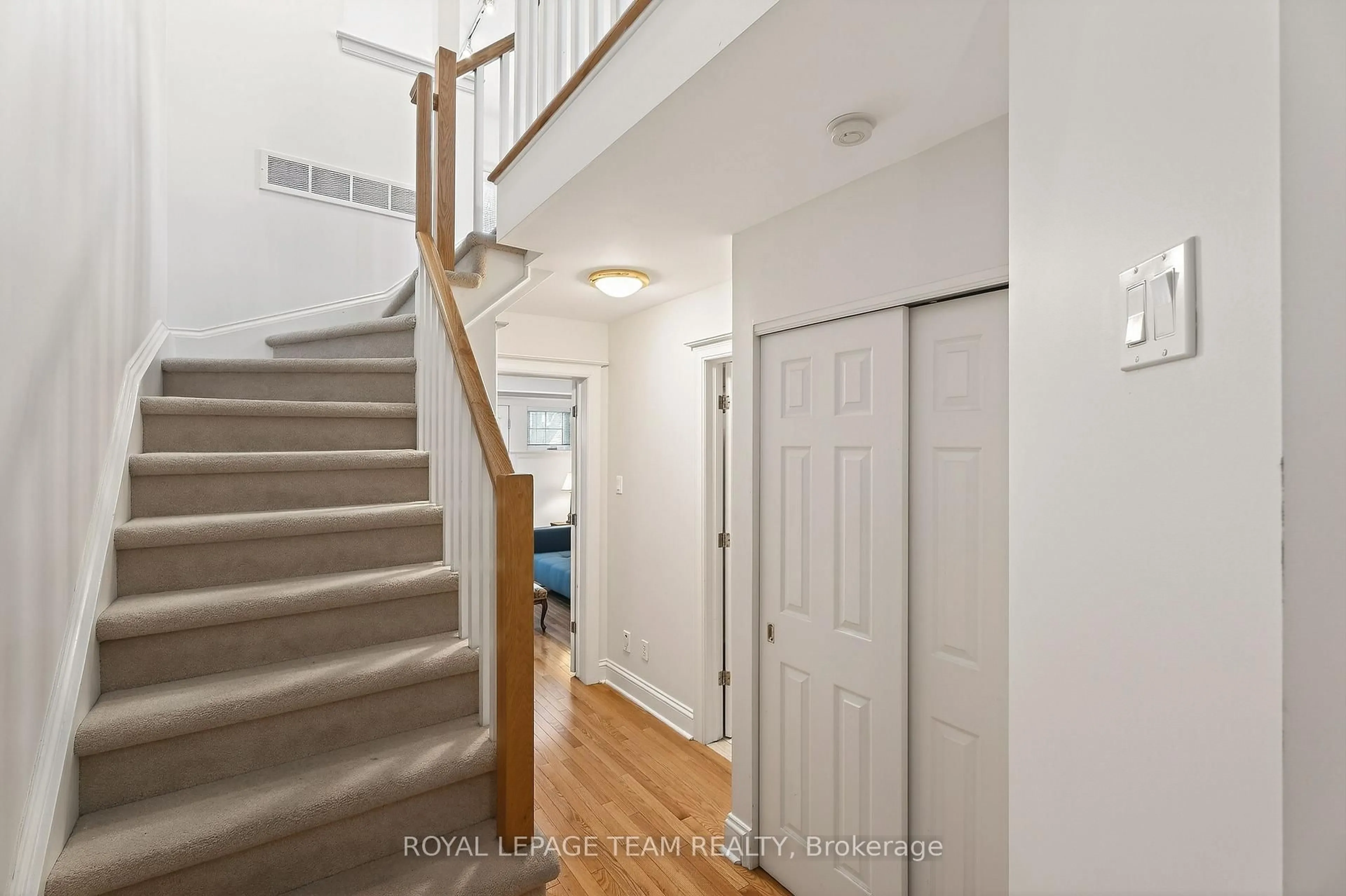 Unknown for 207 First Ave, Ottawa Ontario K1S 2G5