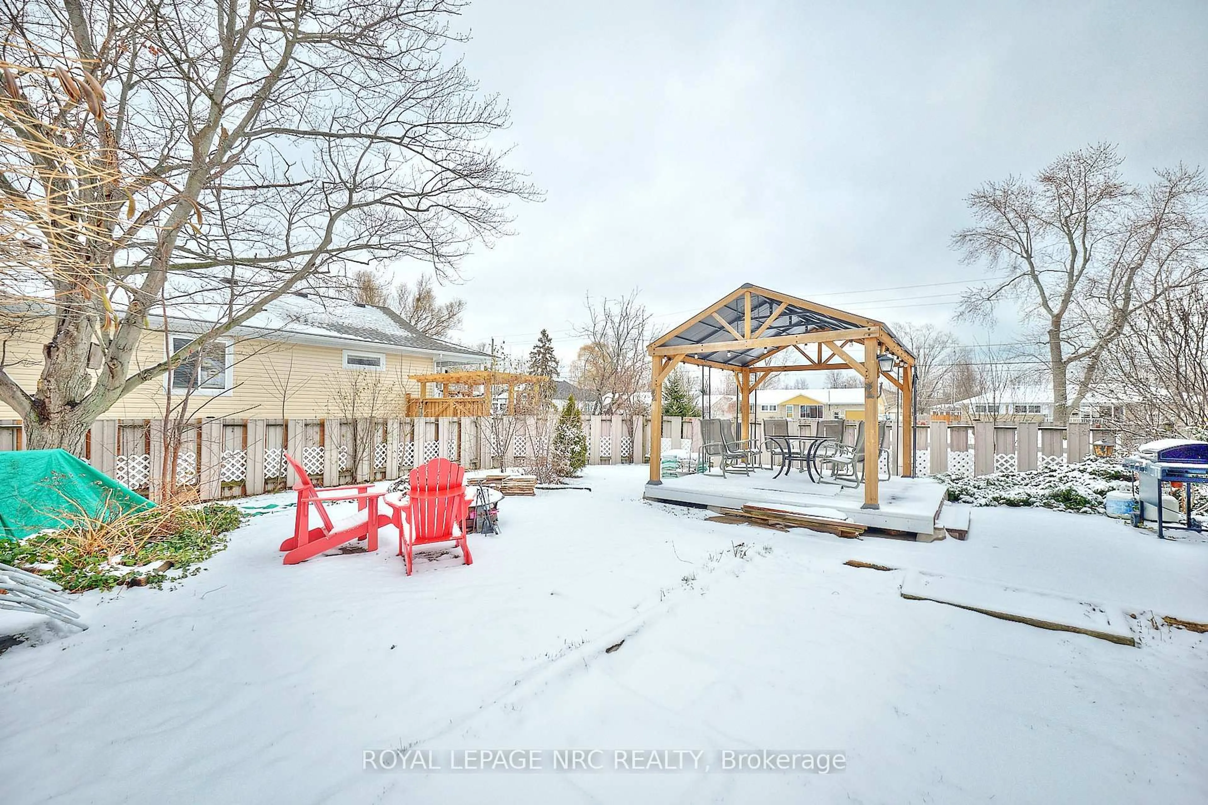 Patio, street for 517 CRESCENT Rd, Fort Erie Ontario L2A 4R1