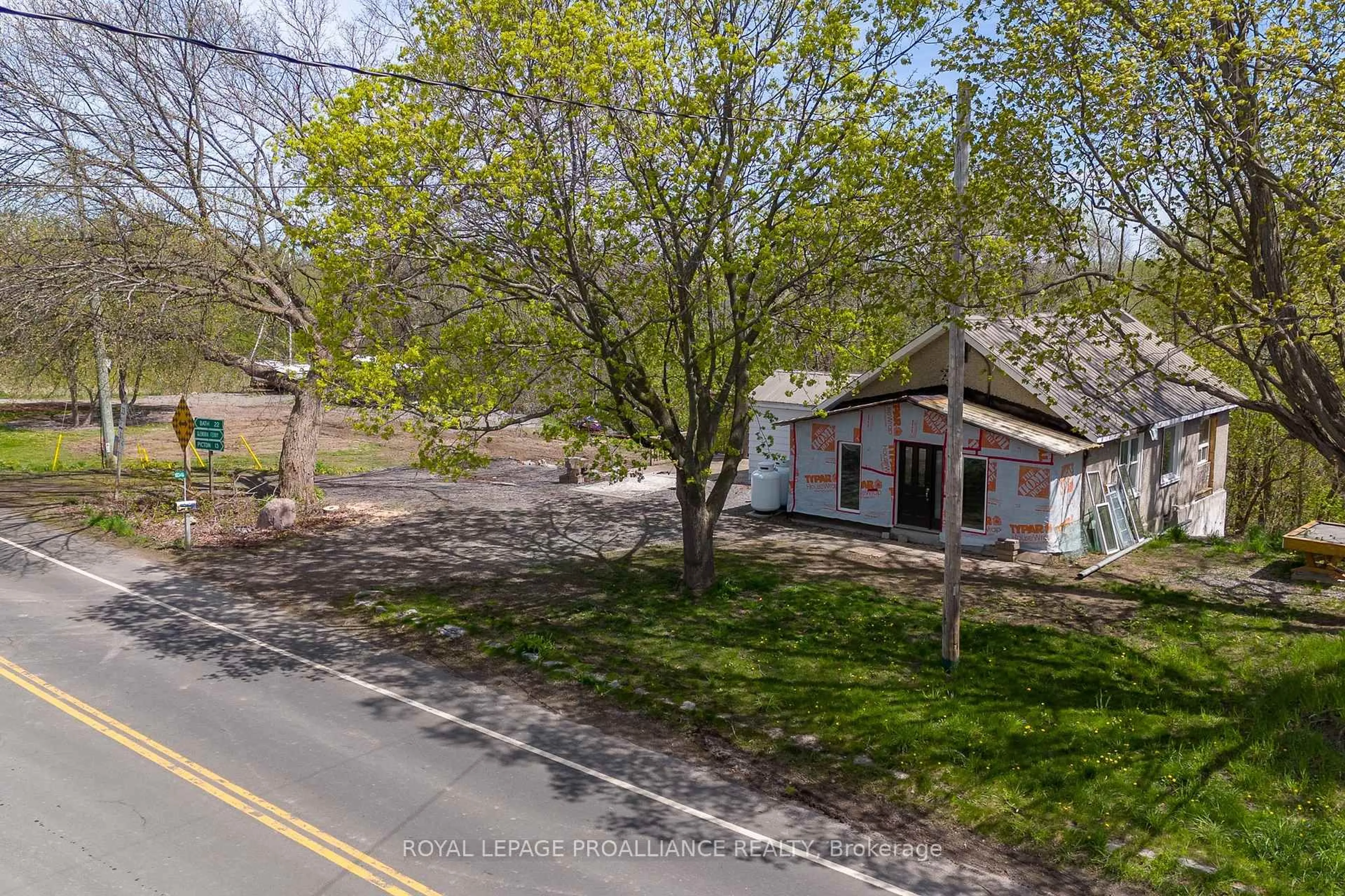 A pic from outside/outdoor area/front of a property/back of a property/a pic from drone, street for 10346 Loyalist Pkwy, Bath Ontario K0H 1G0