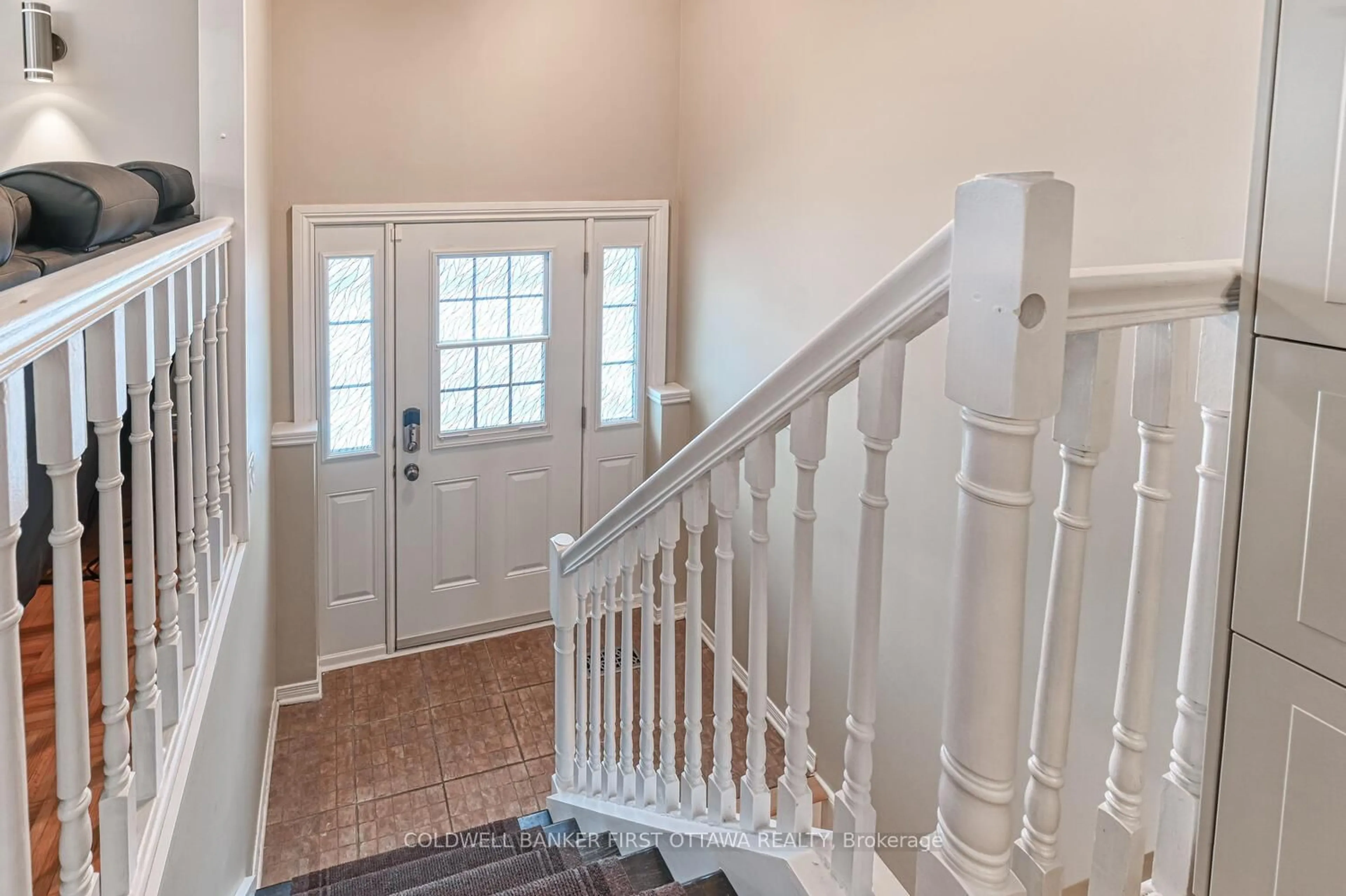 Indoor entryway for 40 Fringewood Dr, Stittsville Ontario K2S 1V1