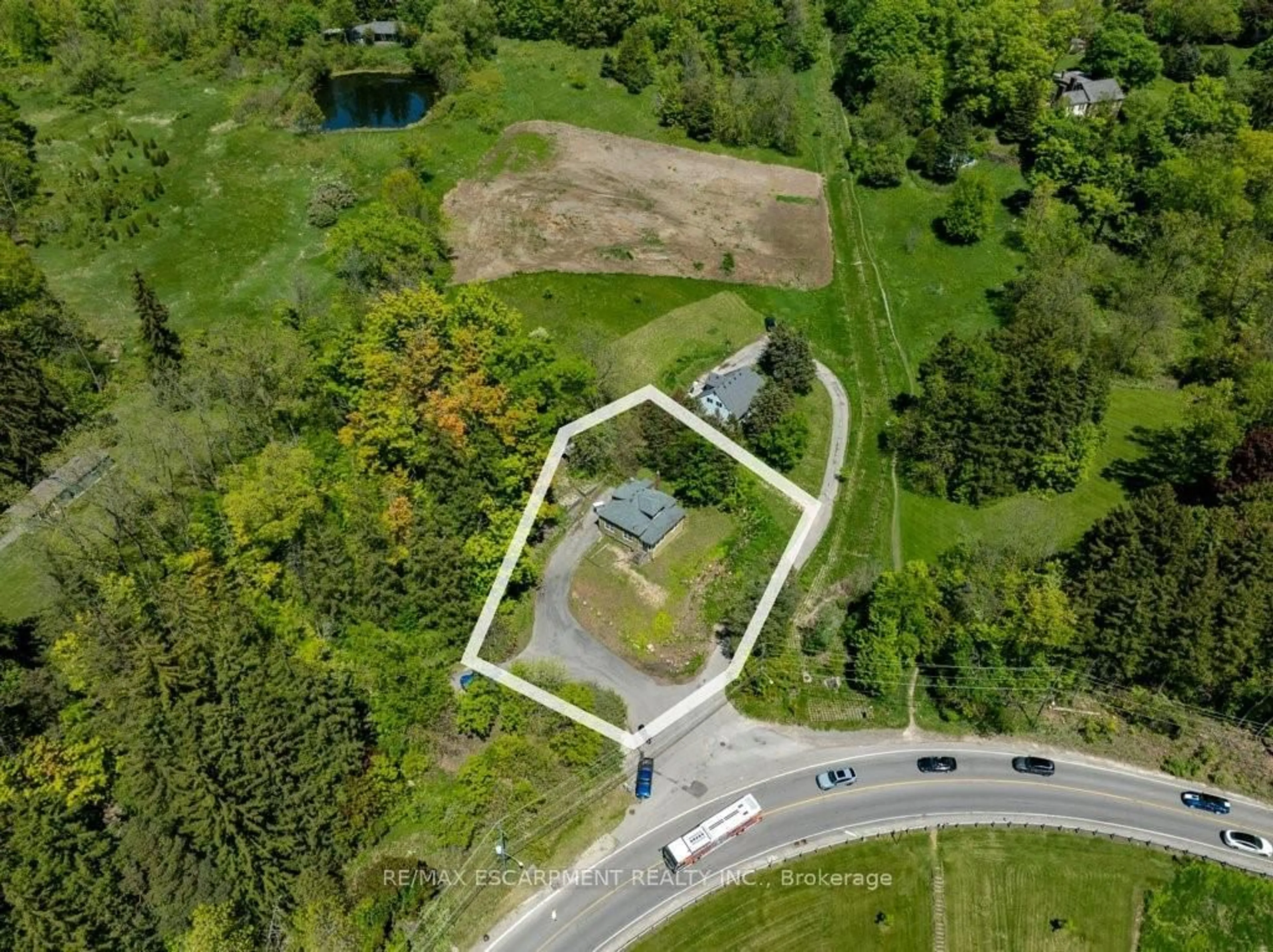 A pic from outside/outdoor area/front of a property/back of a property/a pic from drone, street for 191 Mill St, Hamilton Ontario L0R 2H0