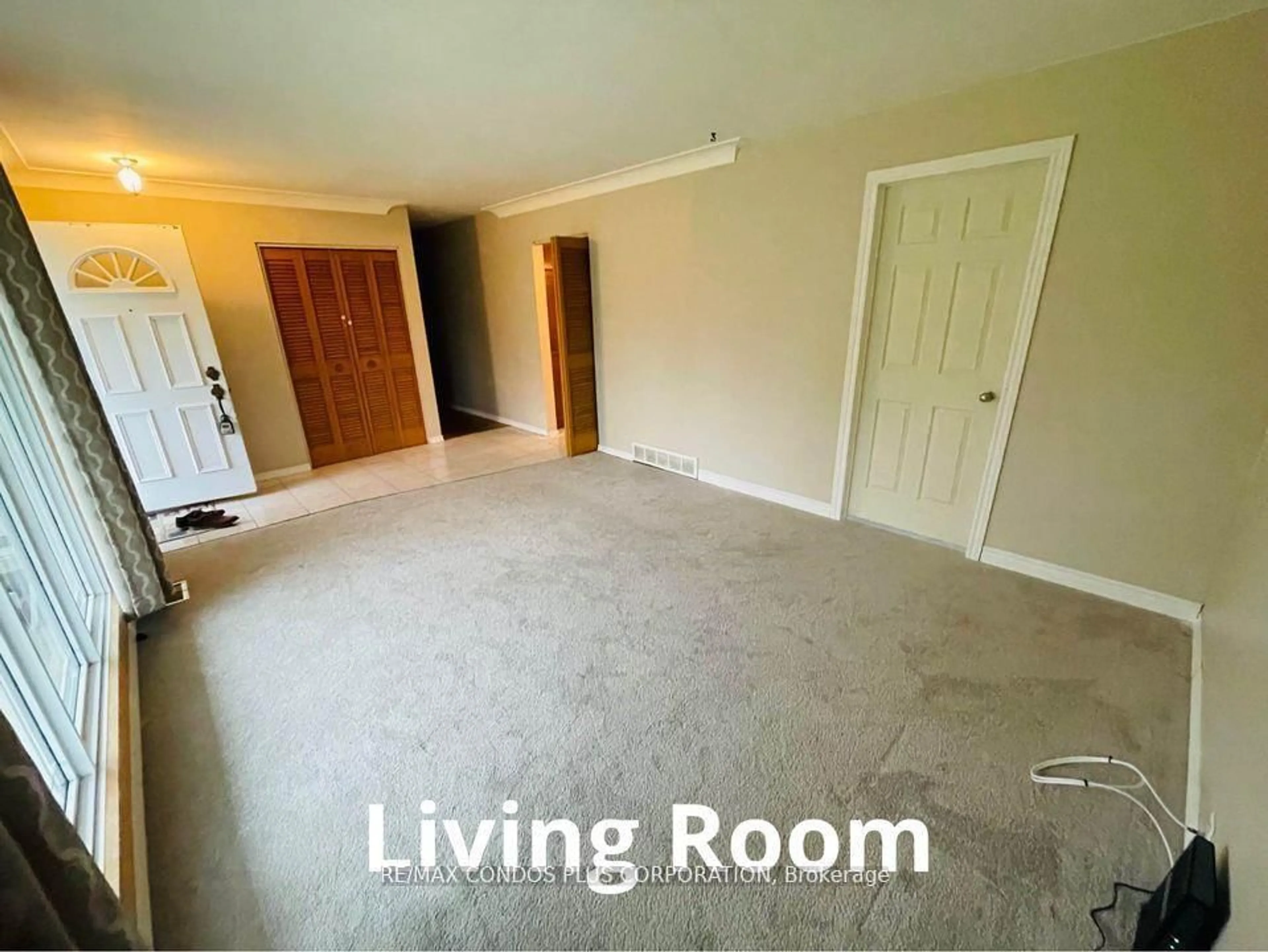 A pic of a room for 4071 Churchill Dr, Windsor Ontario N9G 2E6