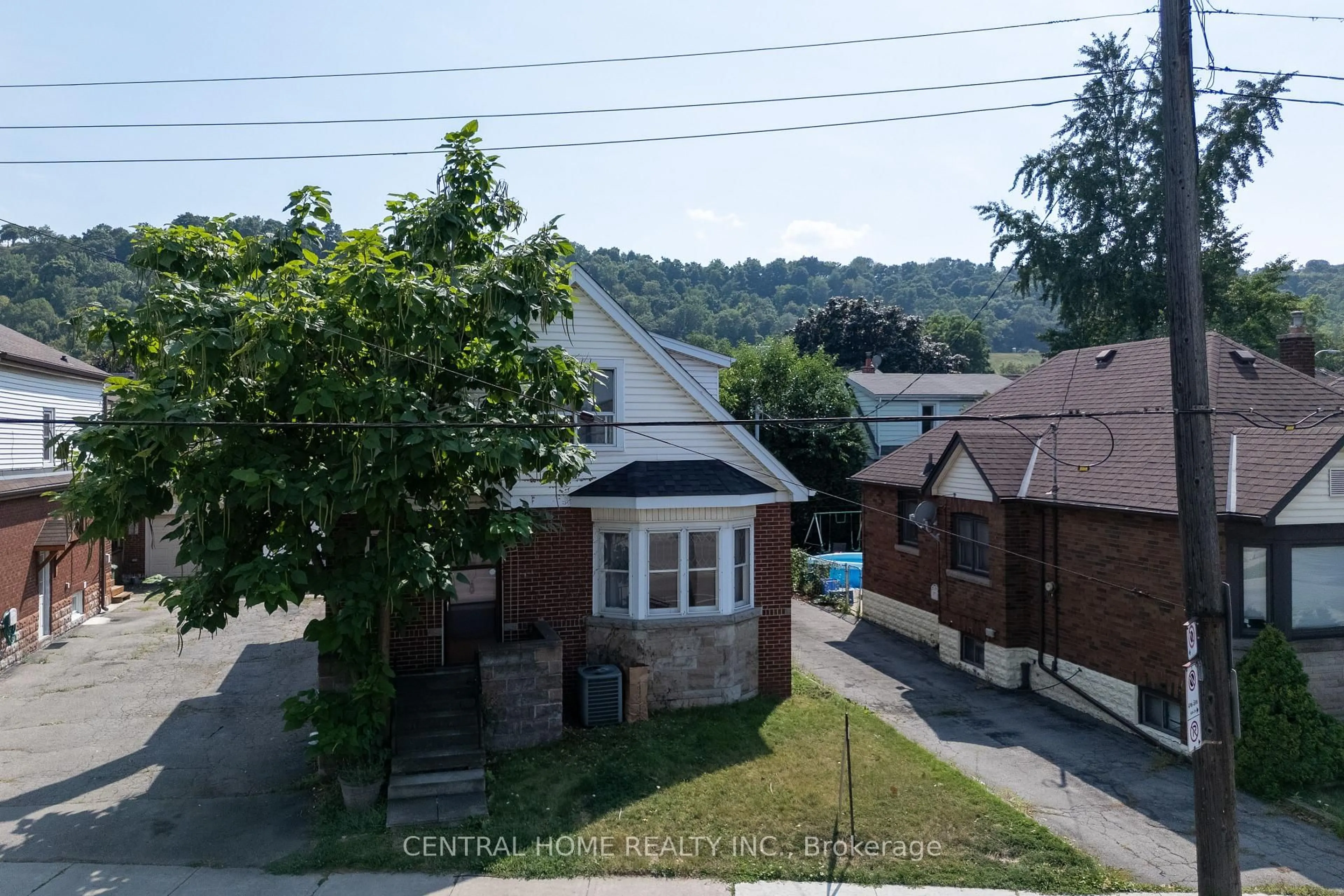 A pic from outside/outdoor area/front of a property/back of a property/a pic from drone, street for 1650 King St, Hamilton Ontario L8K 1T9
