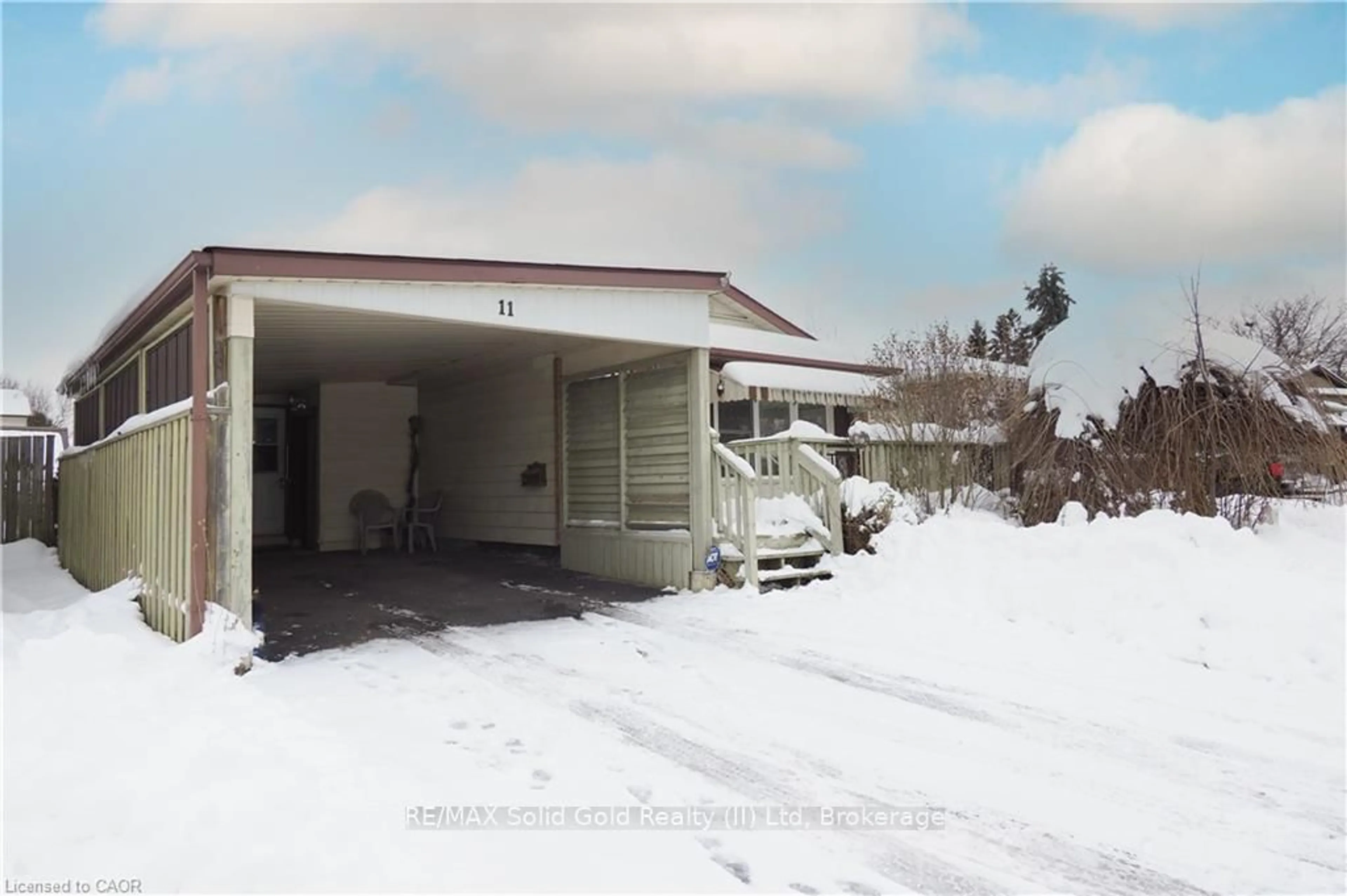 Indoor garage for 11 Broken Oak Cres, Kitchener Ontario N2N 1N8