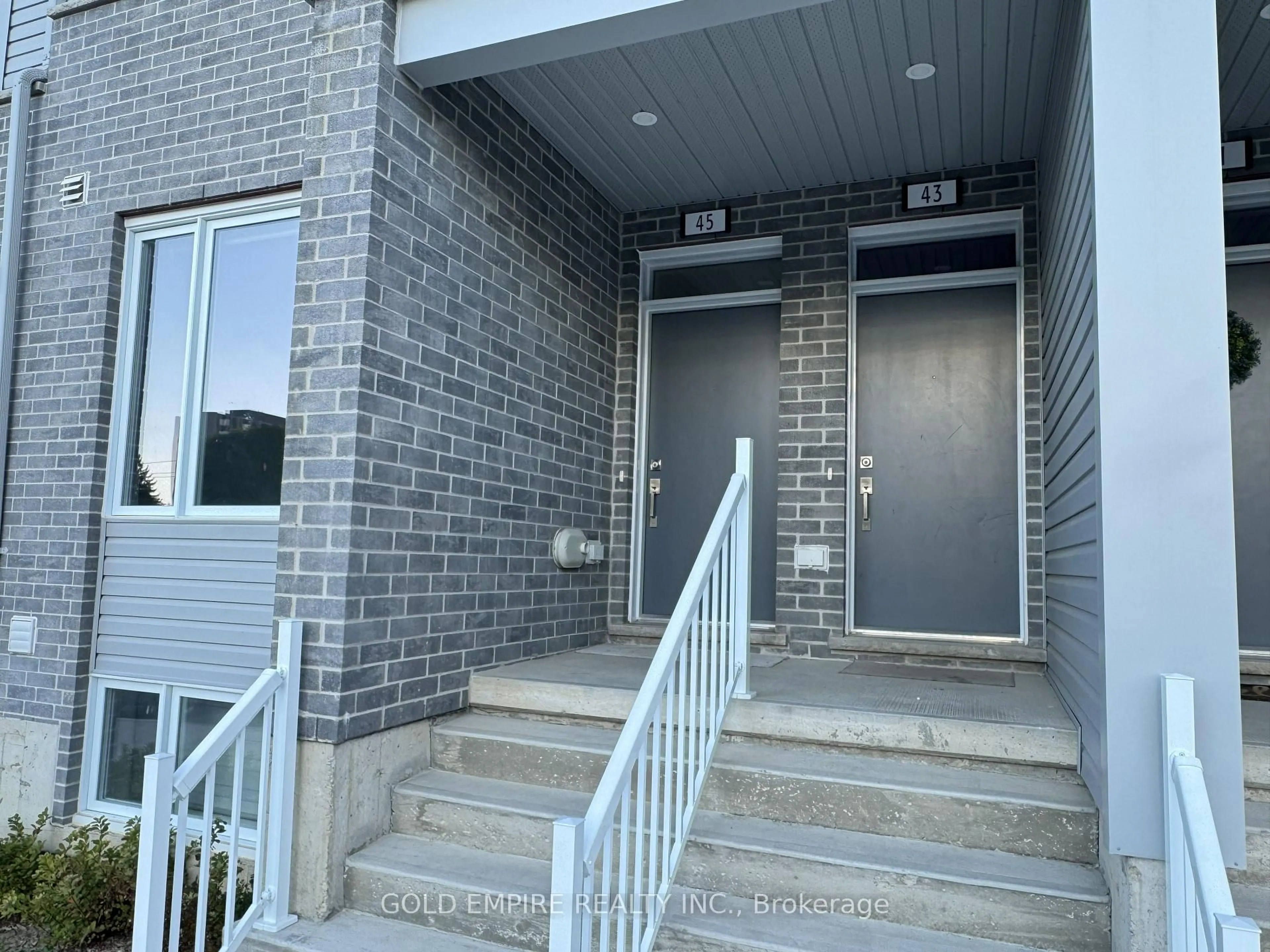 Indoor entryway for 990 DEVERON Cres #45, London South Ontario N5Z 0B3