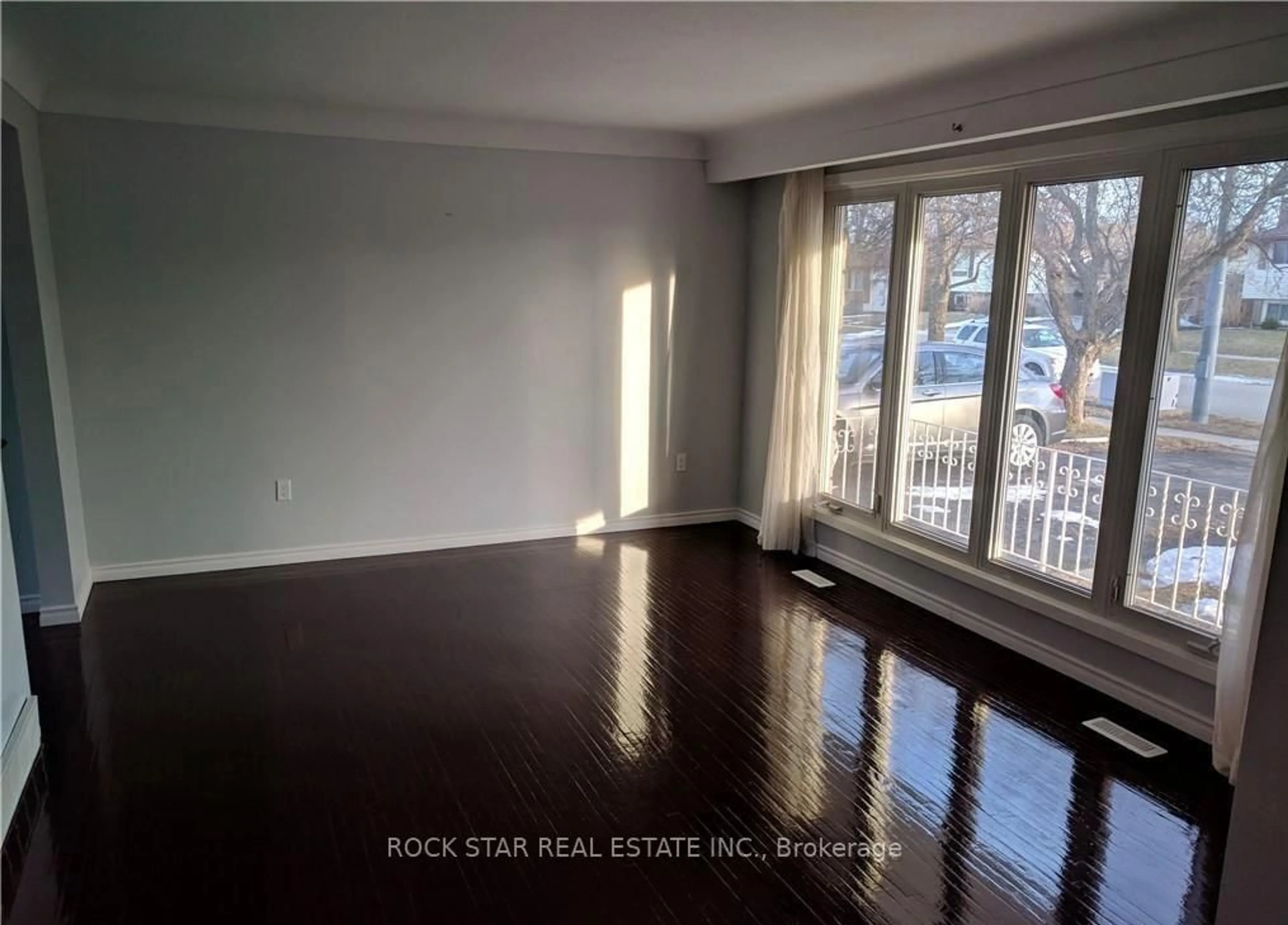 A pic of a room for 34 PRESTON Pl, Welland Ontario L3C 3K3