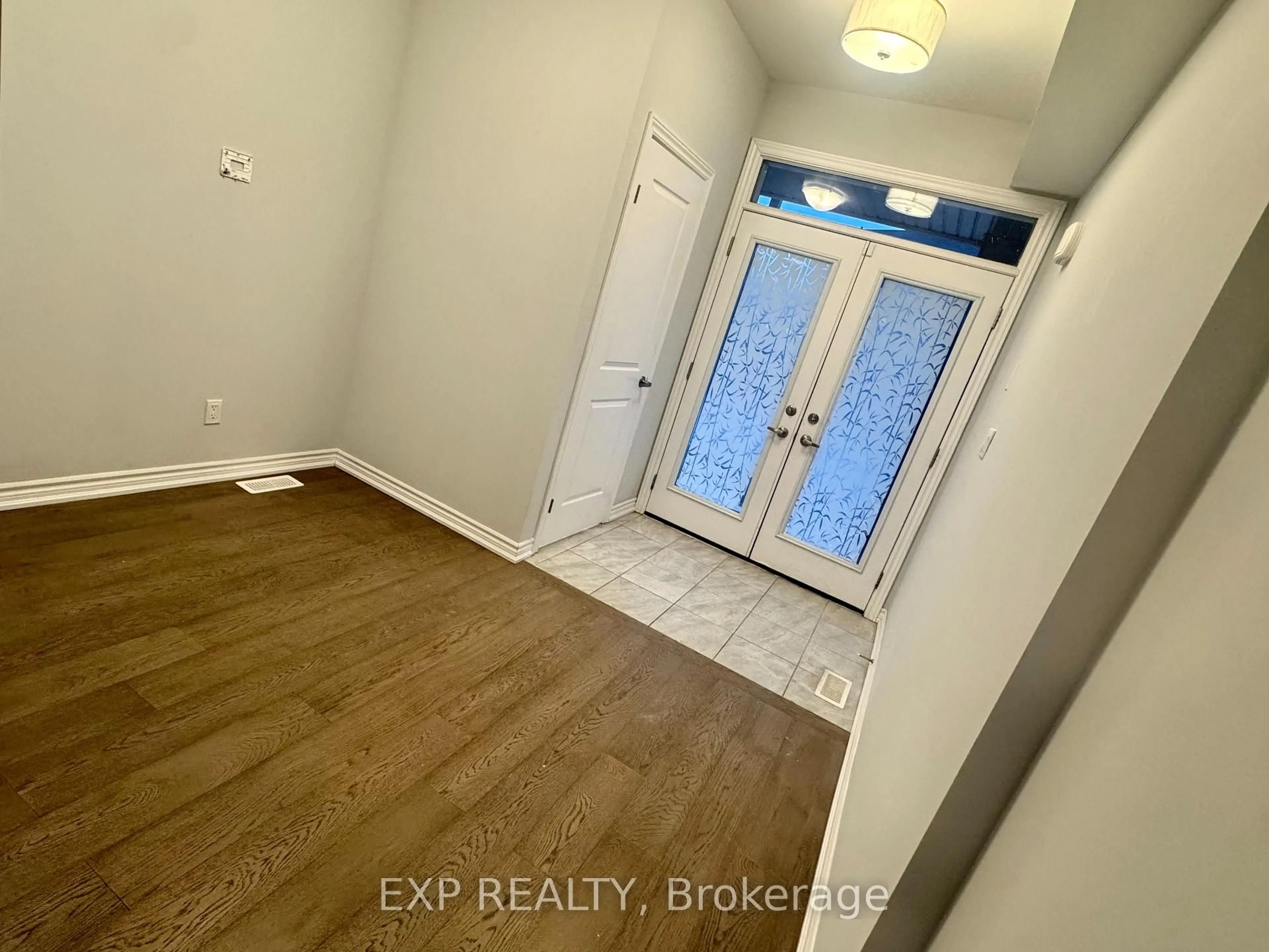 Indoor entryway for 87 Renfrew Tr #18, Welland Ontario L3C 0K2