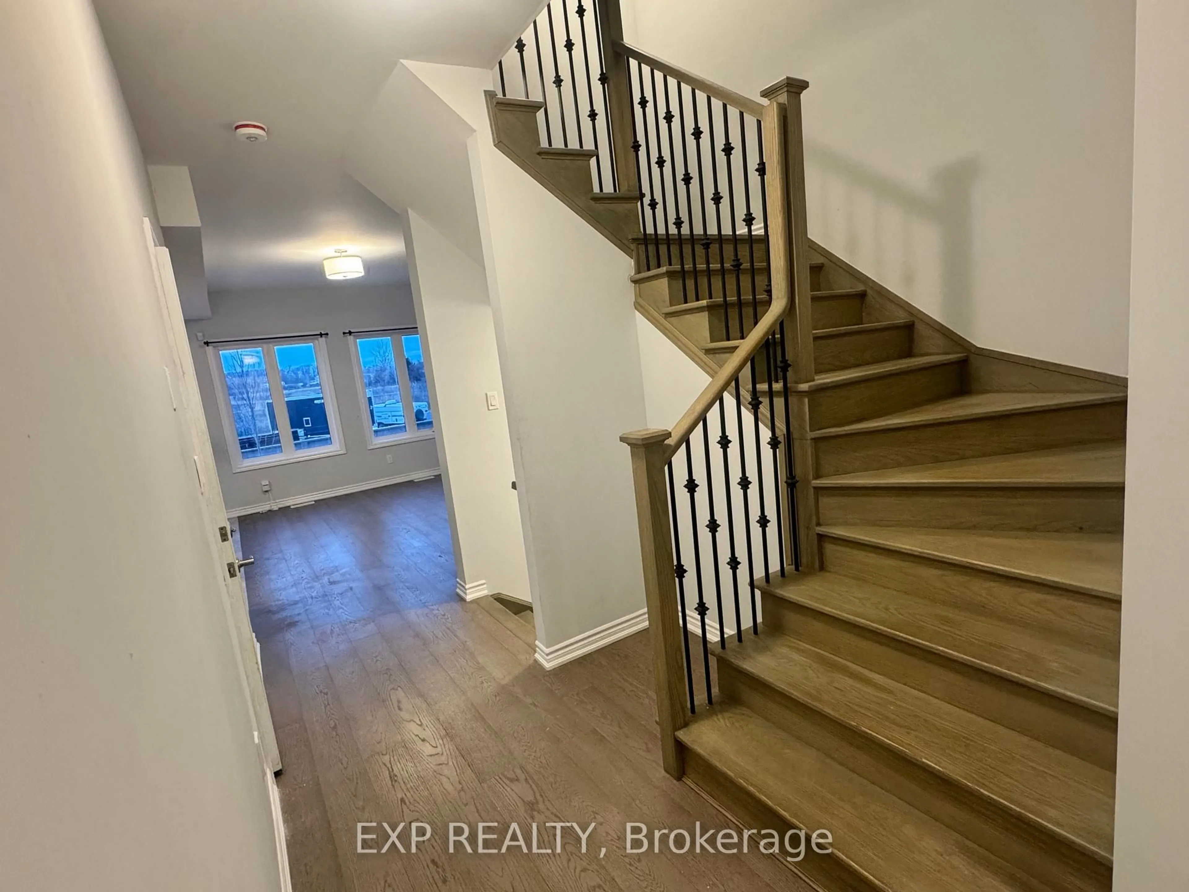 Indoor entryway for 87 Renfrew Tr #18, Welland Ontario L3C 0K2