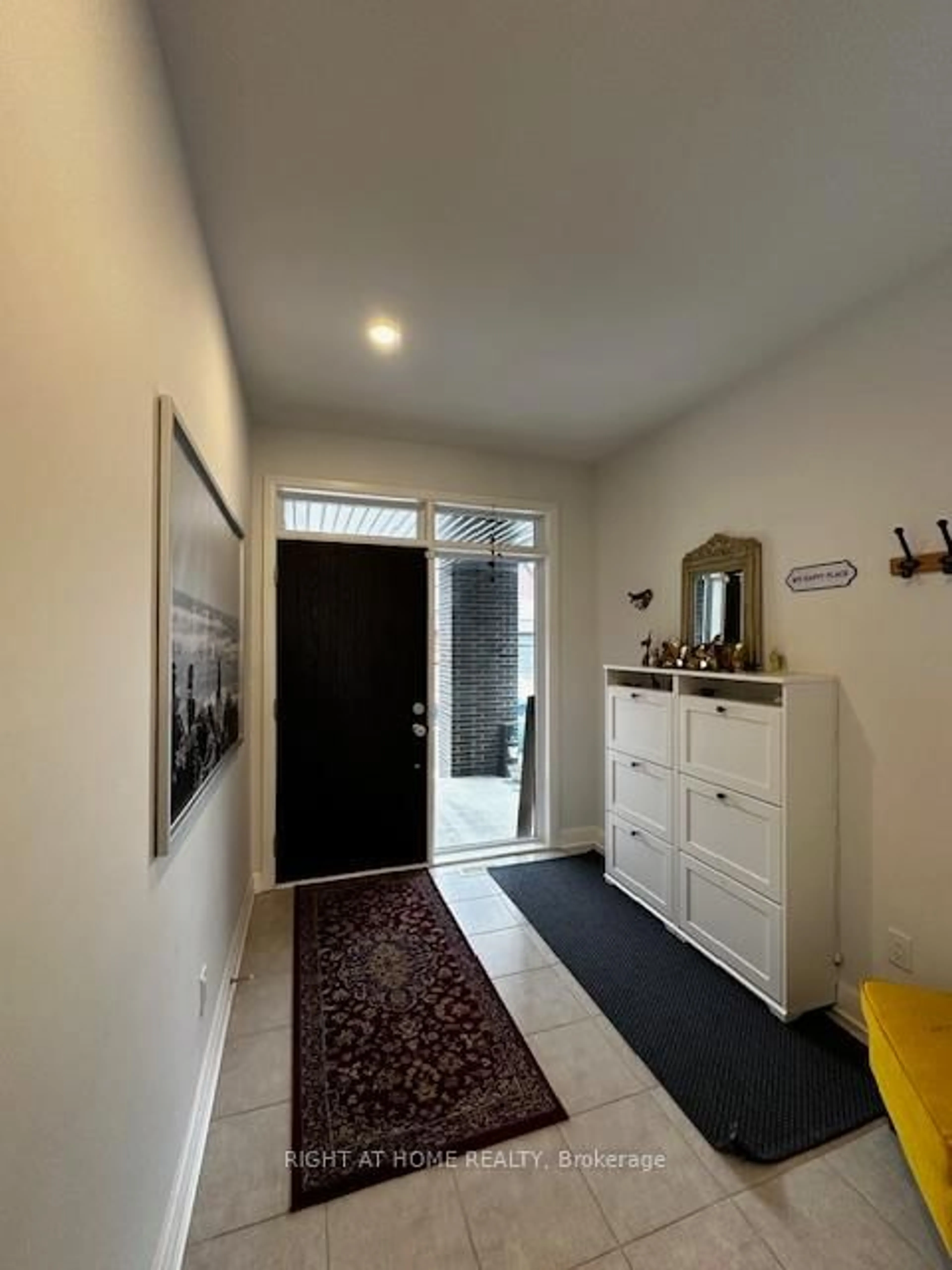 Indoor entryway for 26 Stanhope Crt, Ottawa Ontario K2J 6S2