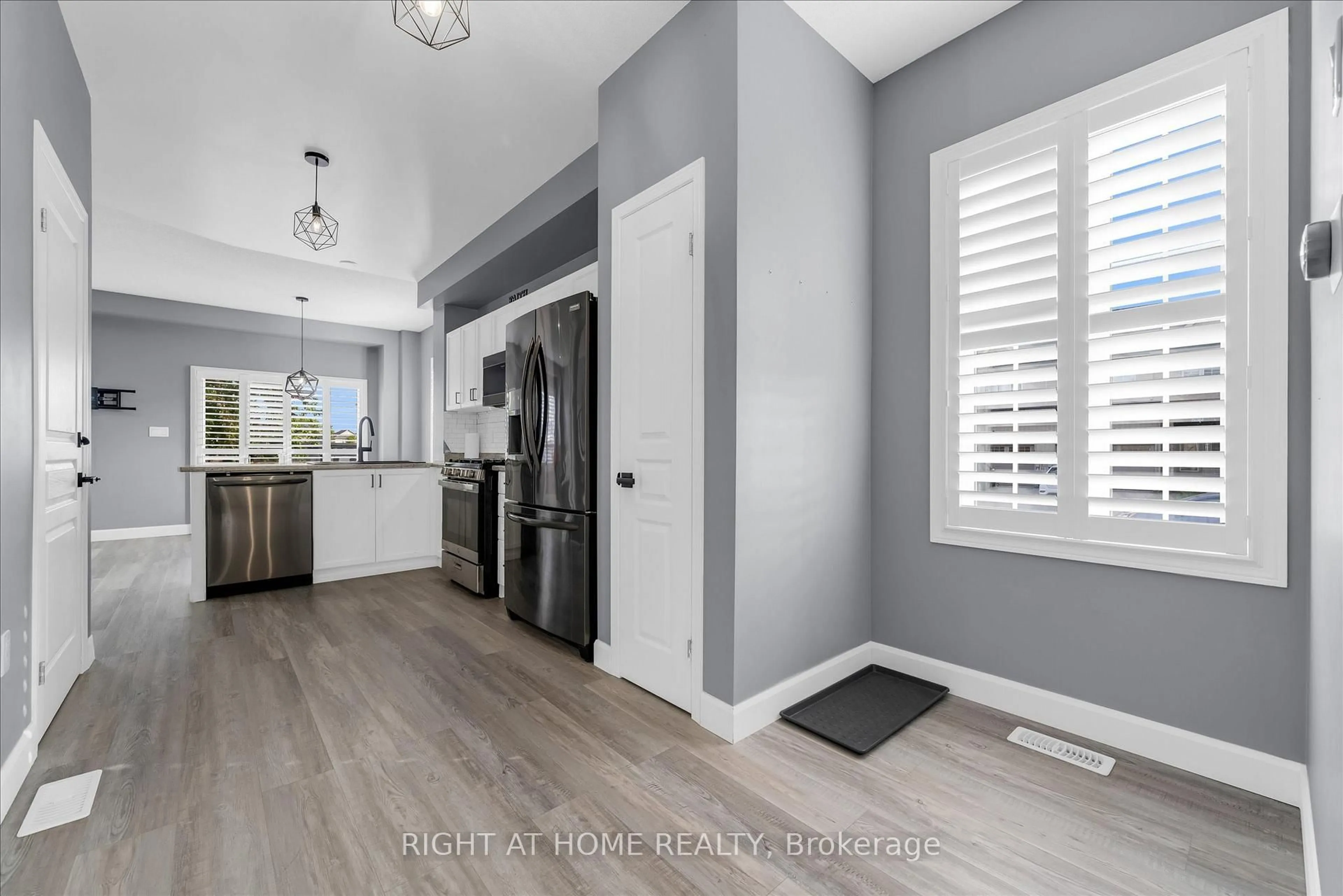 Open concept kitchen, unknown for 5084 Alyssa Dr #1, Lincoln Ontario L0R 1B2