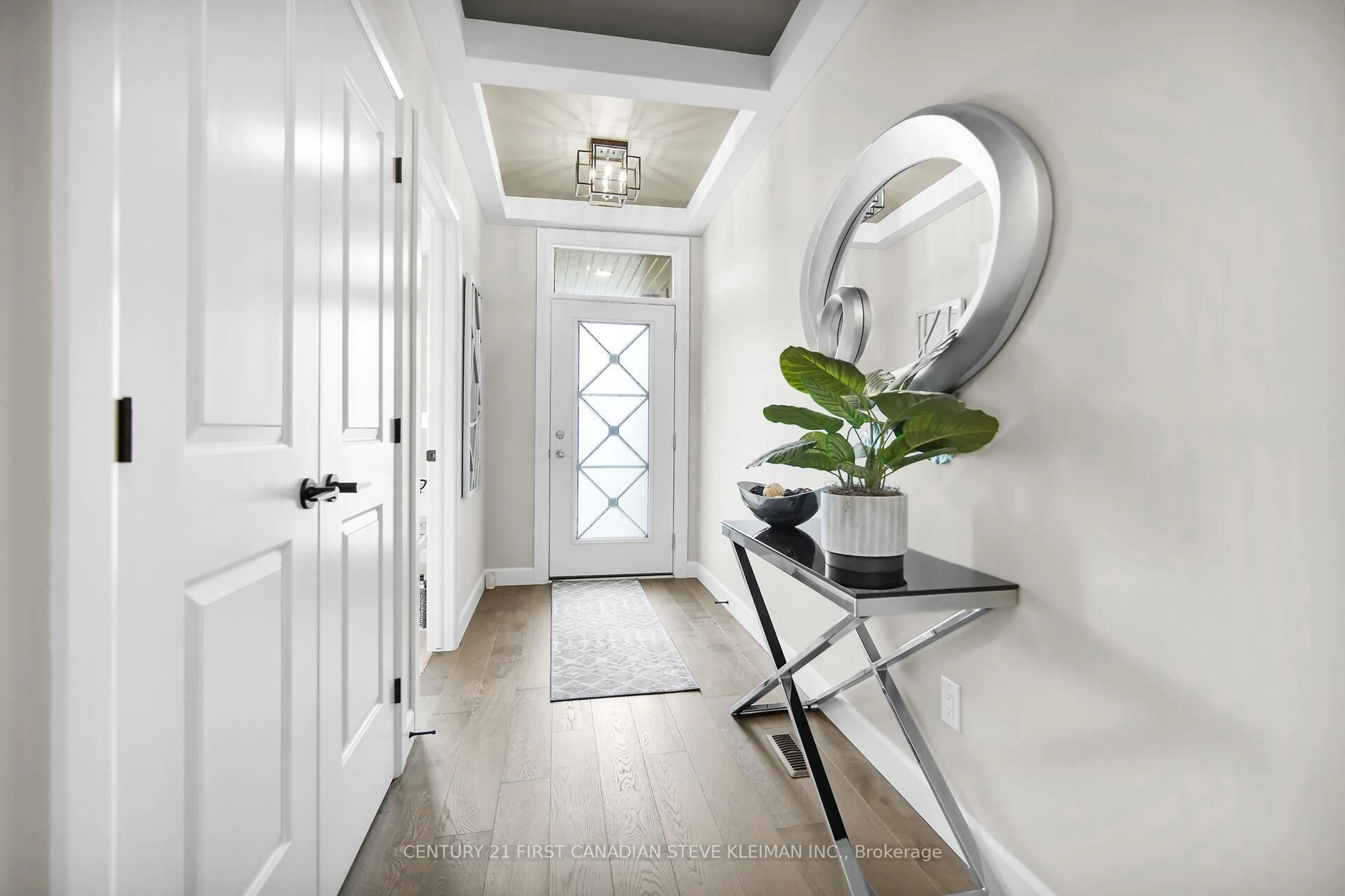 Indoor entryway for 2662 Buroak Dr, London North Ontario N6G 0Z9