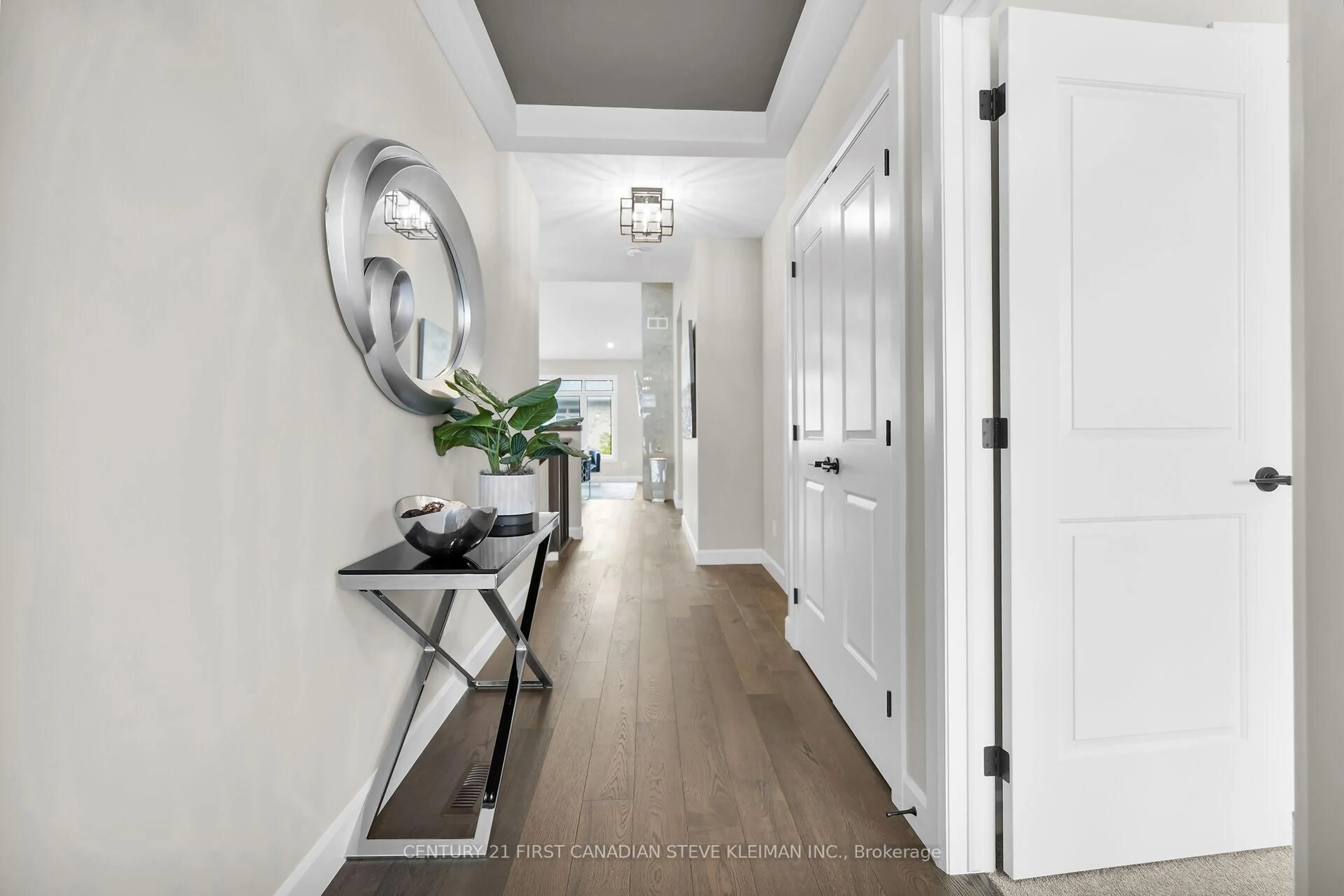 Indoor entryway for 2662 Buroak Dr, London North Ontario N6G 0Z9