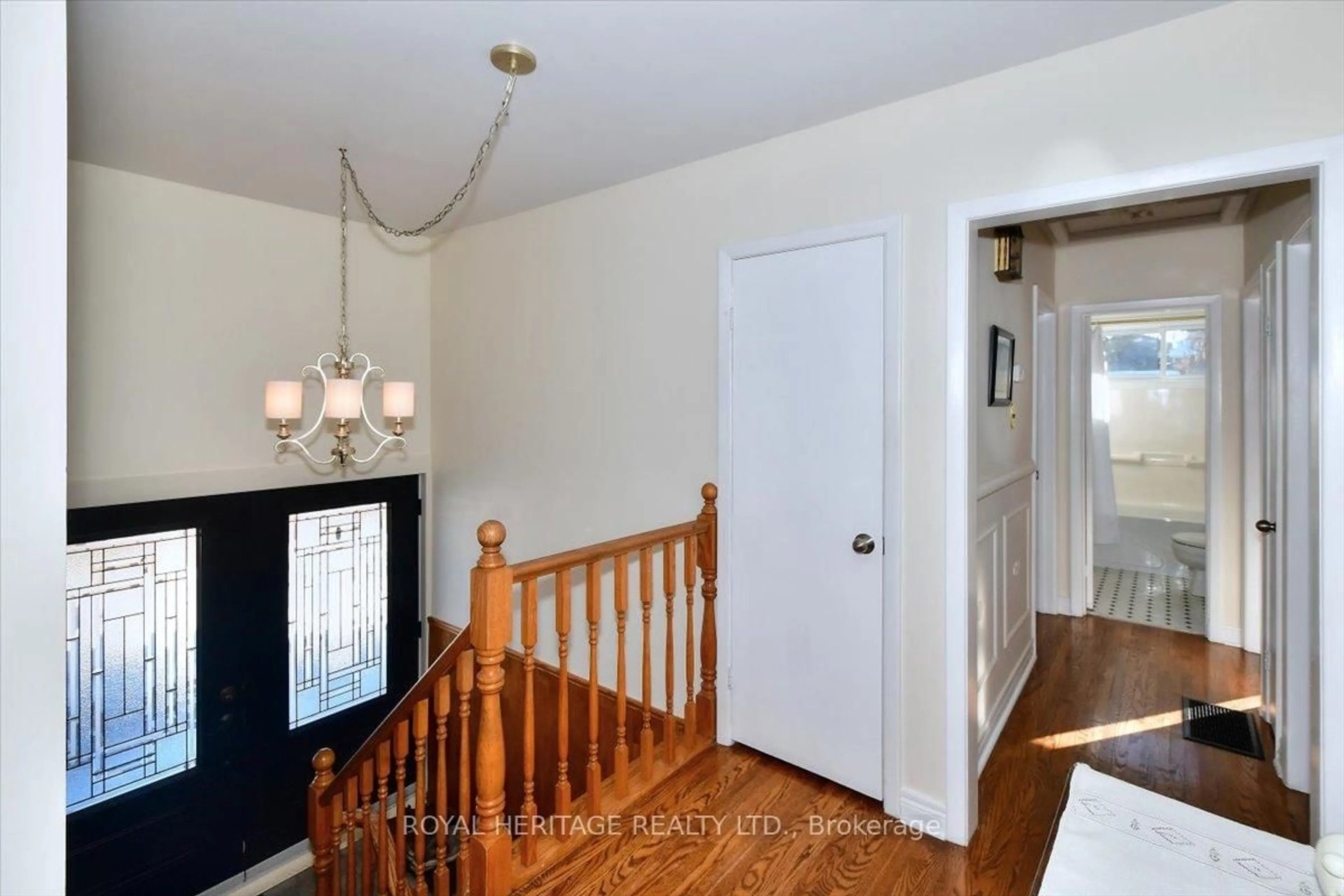 Indoor entryway for 273 Maxwell Ave, Peterborough Ontario K9J 1B4