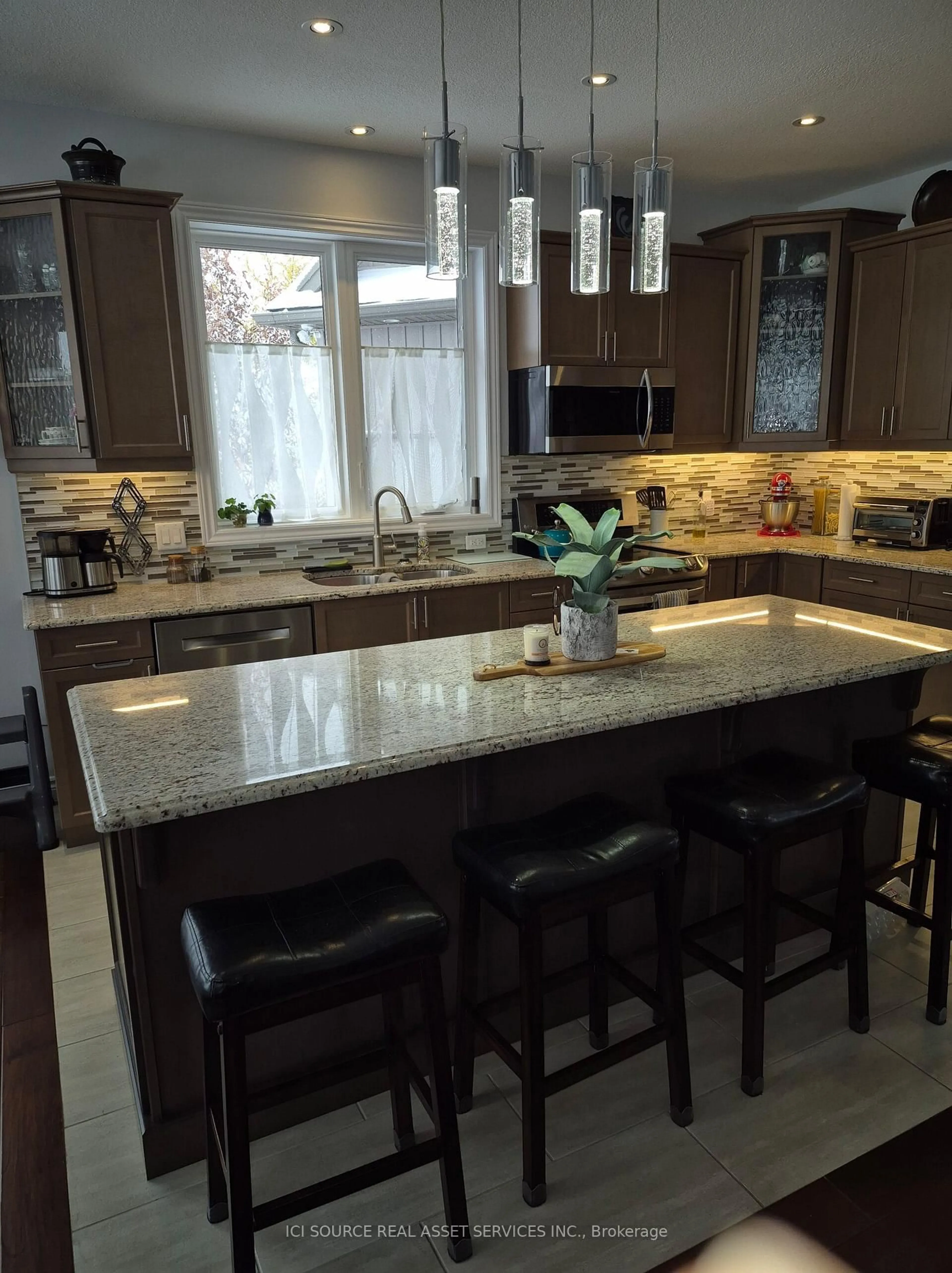 Contemporary kitchen, ceramic/tile floor for 6 MacNeil Crt, Brantford Ontario N3S 0G3