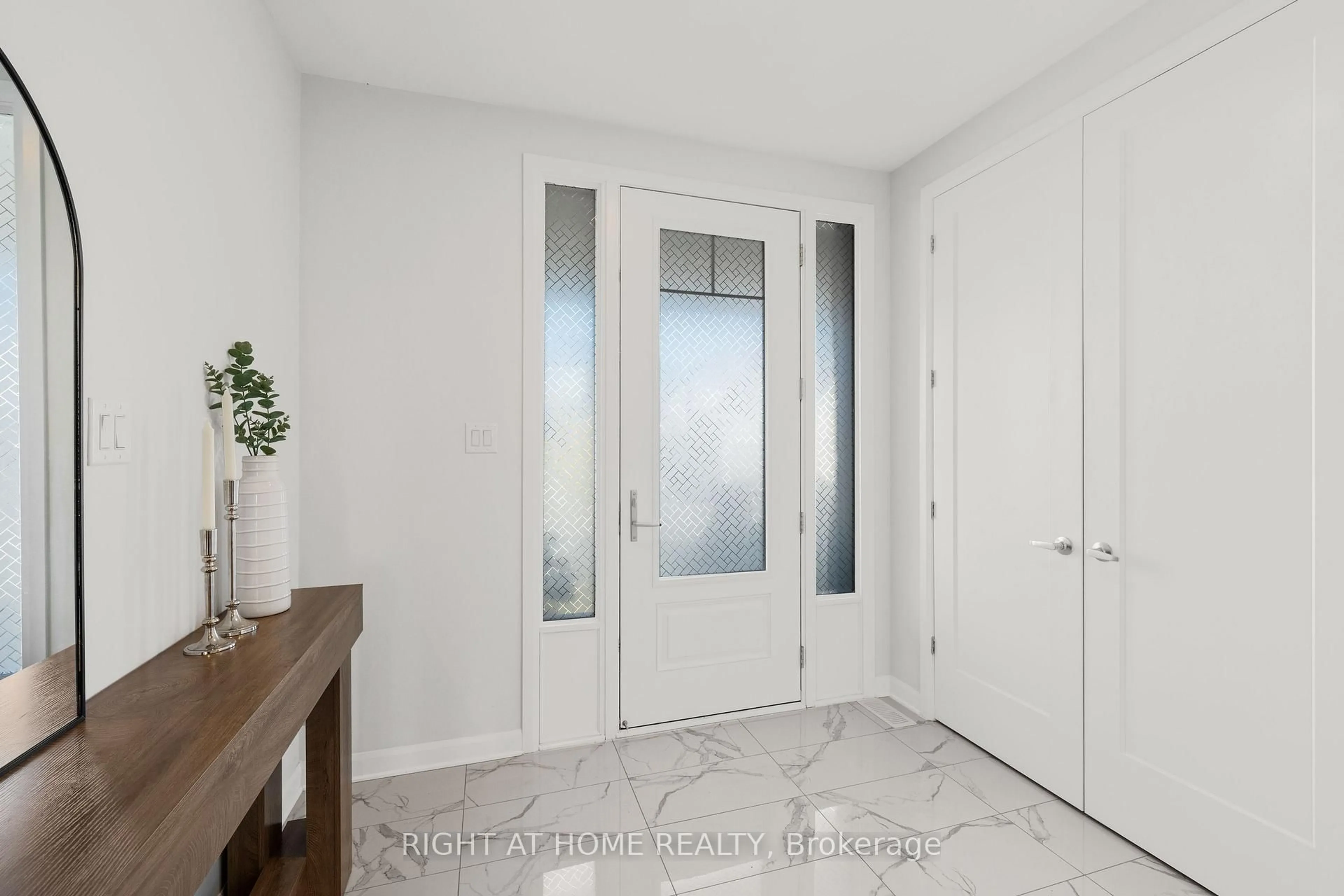 Indoor entryway for 762 Shoal St, Ottawa Ontario K4M 0X5