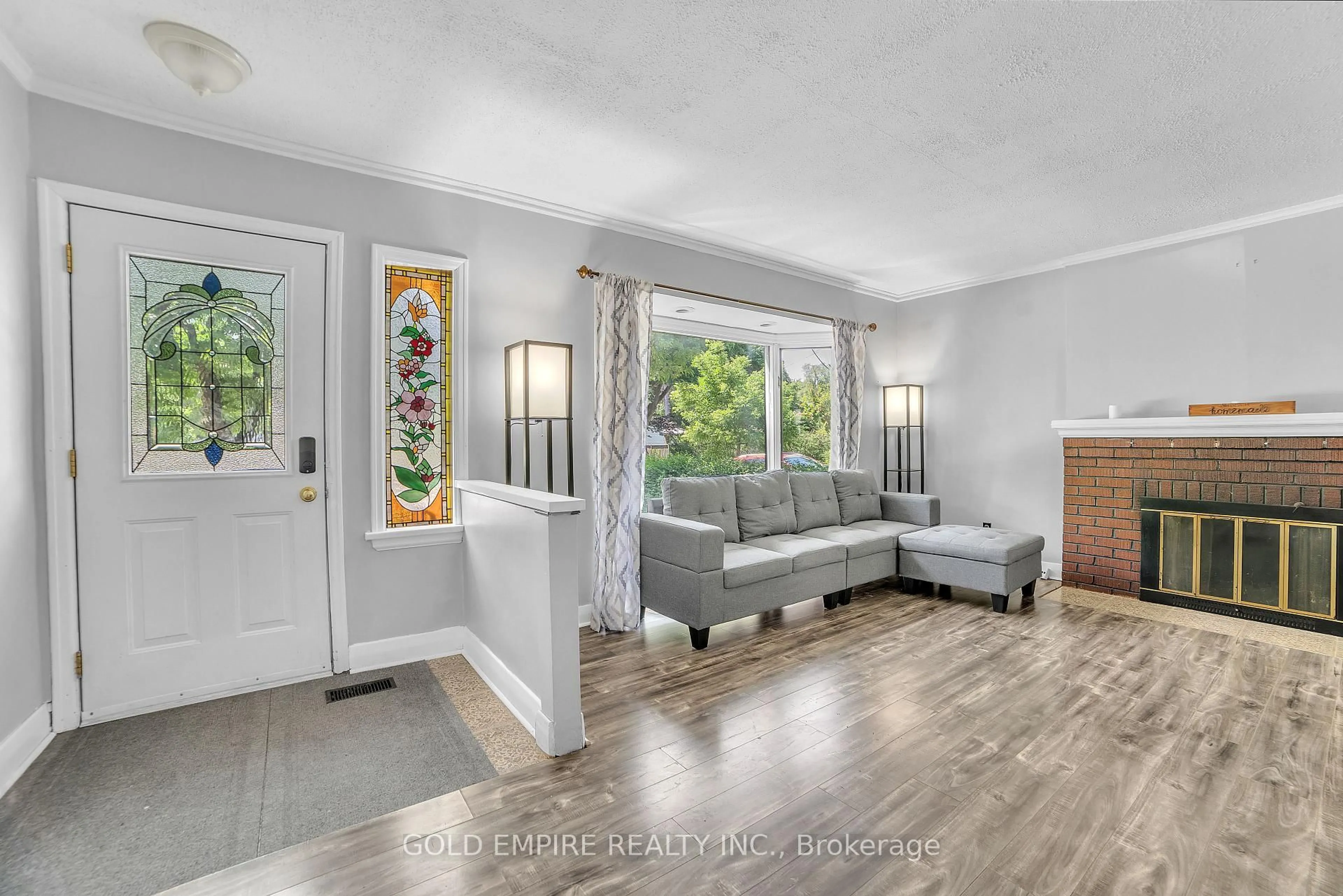 Indoor entryway for 60 Eastman Ave, London East Ontario N5W 2M4