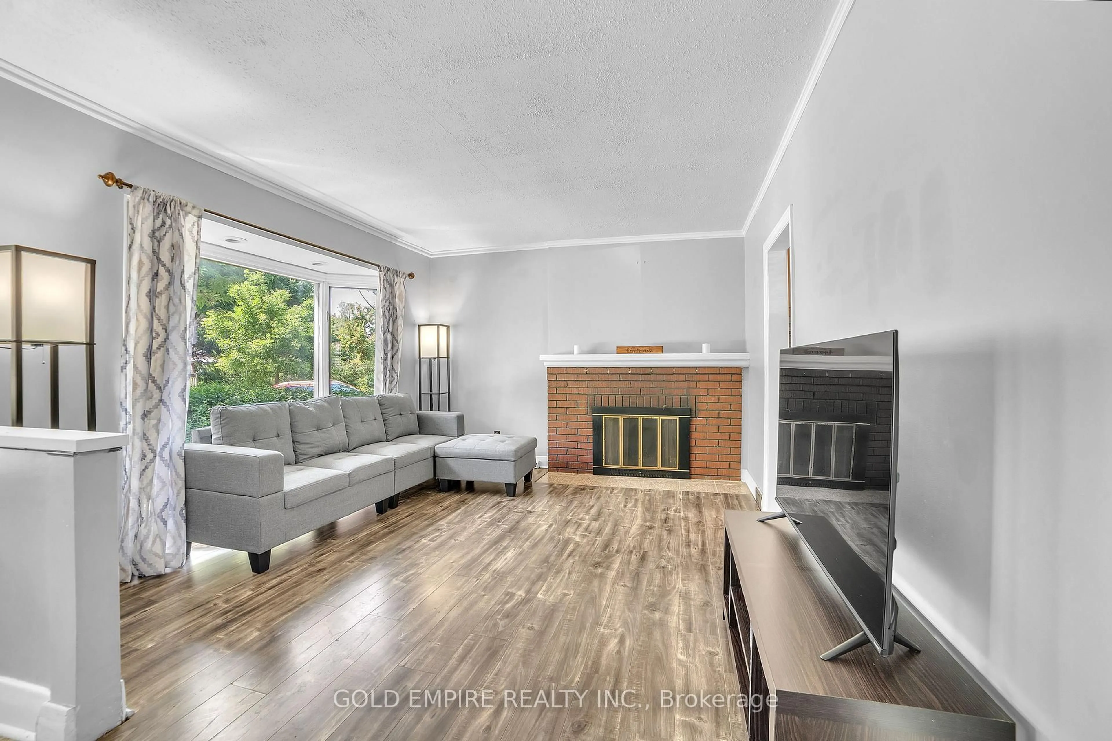 Living room with furniture, wood/laminate floor for 60 Eastman Ave, London East Ontario N5W 2M4