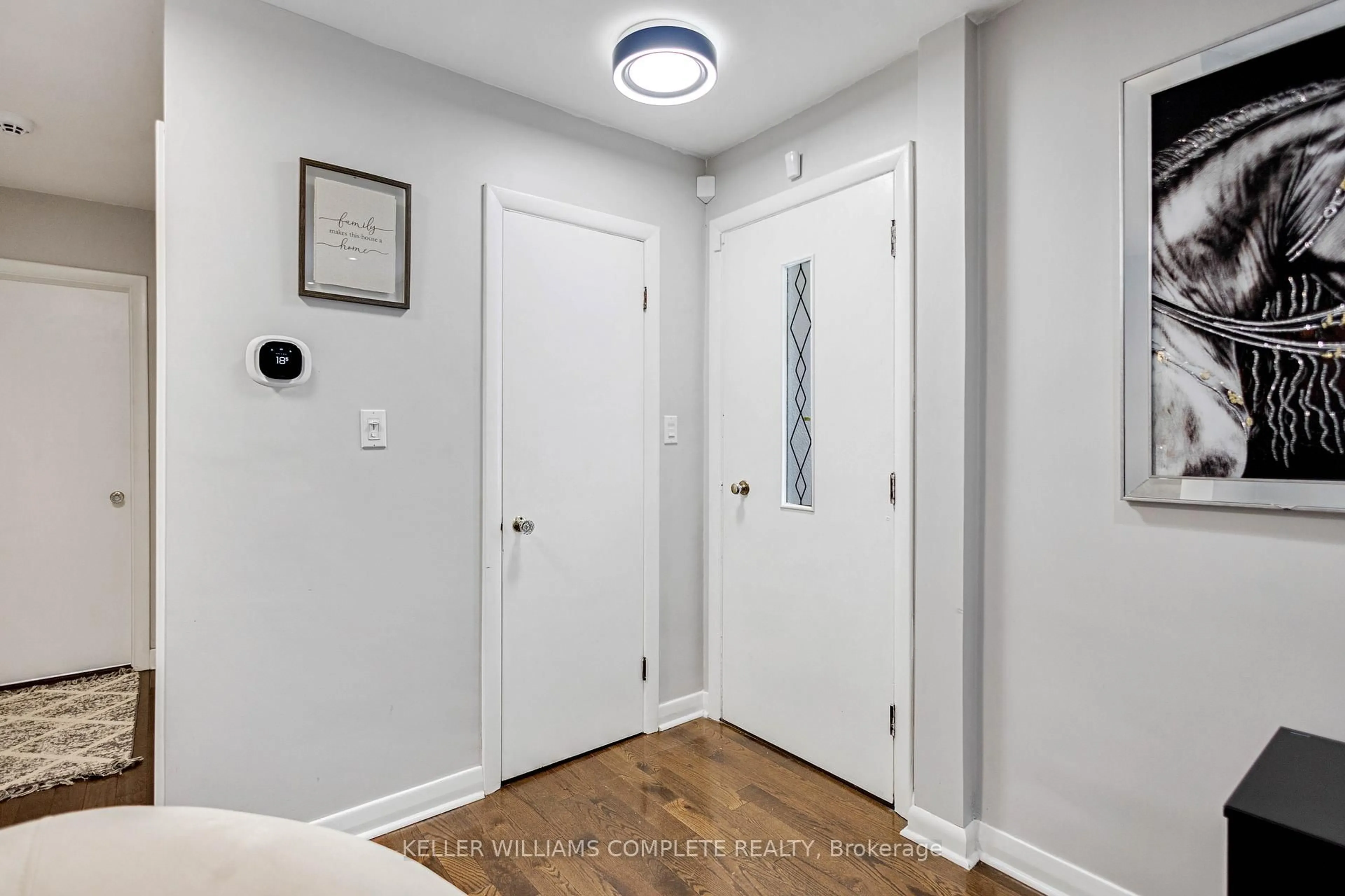 Indoor entryway for 64 EVELYN St, Brantford Ontario N3R 3H1