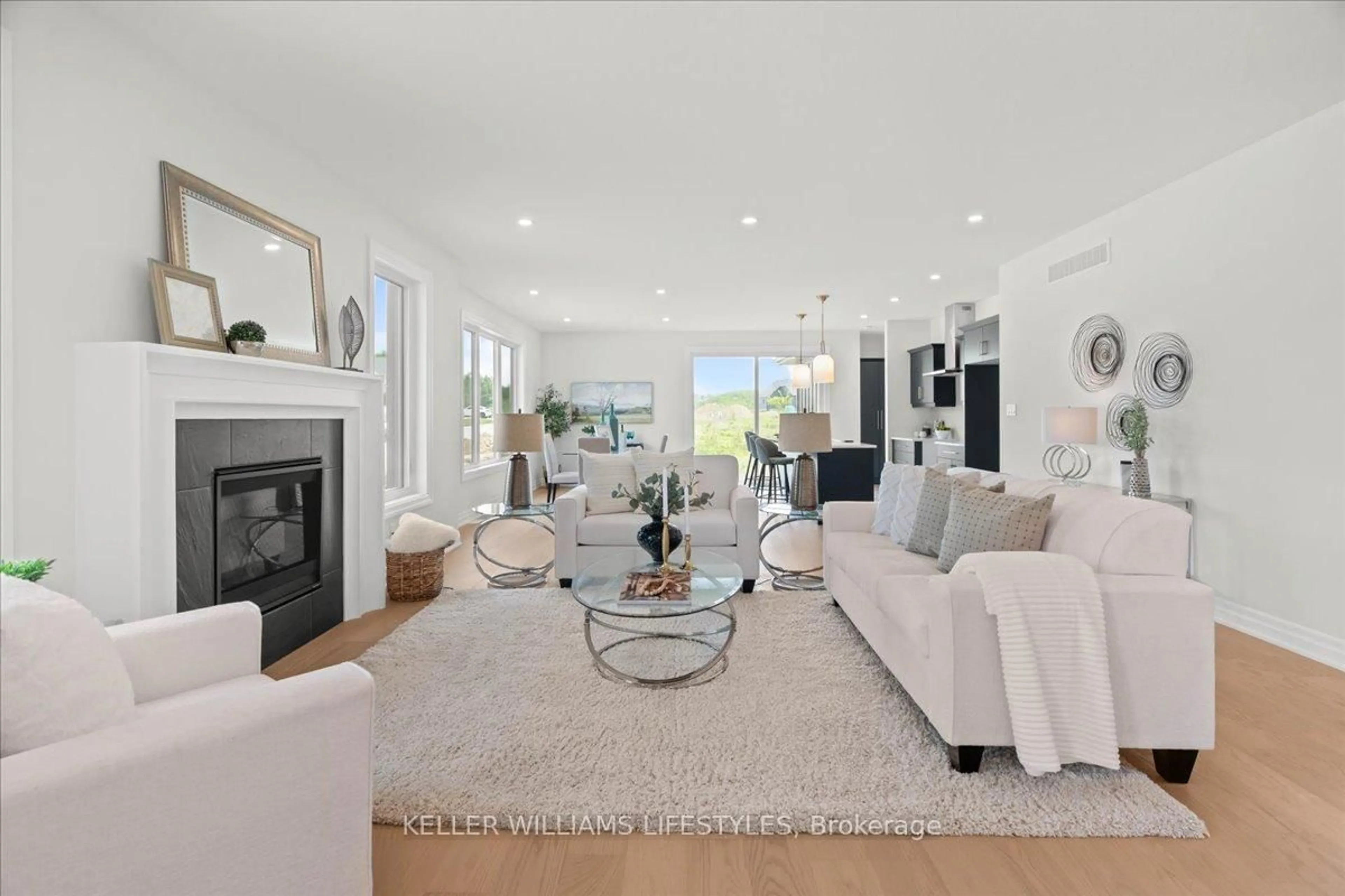 Living room with furniture, unknown for 39 EAST GLEN Dr, Lambton Shores Ontario N0M 1B0