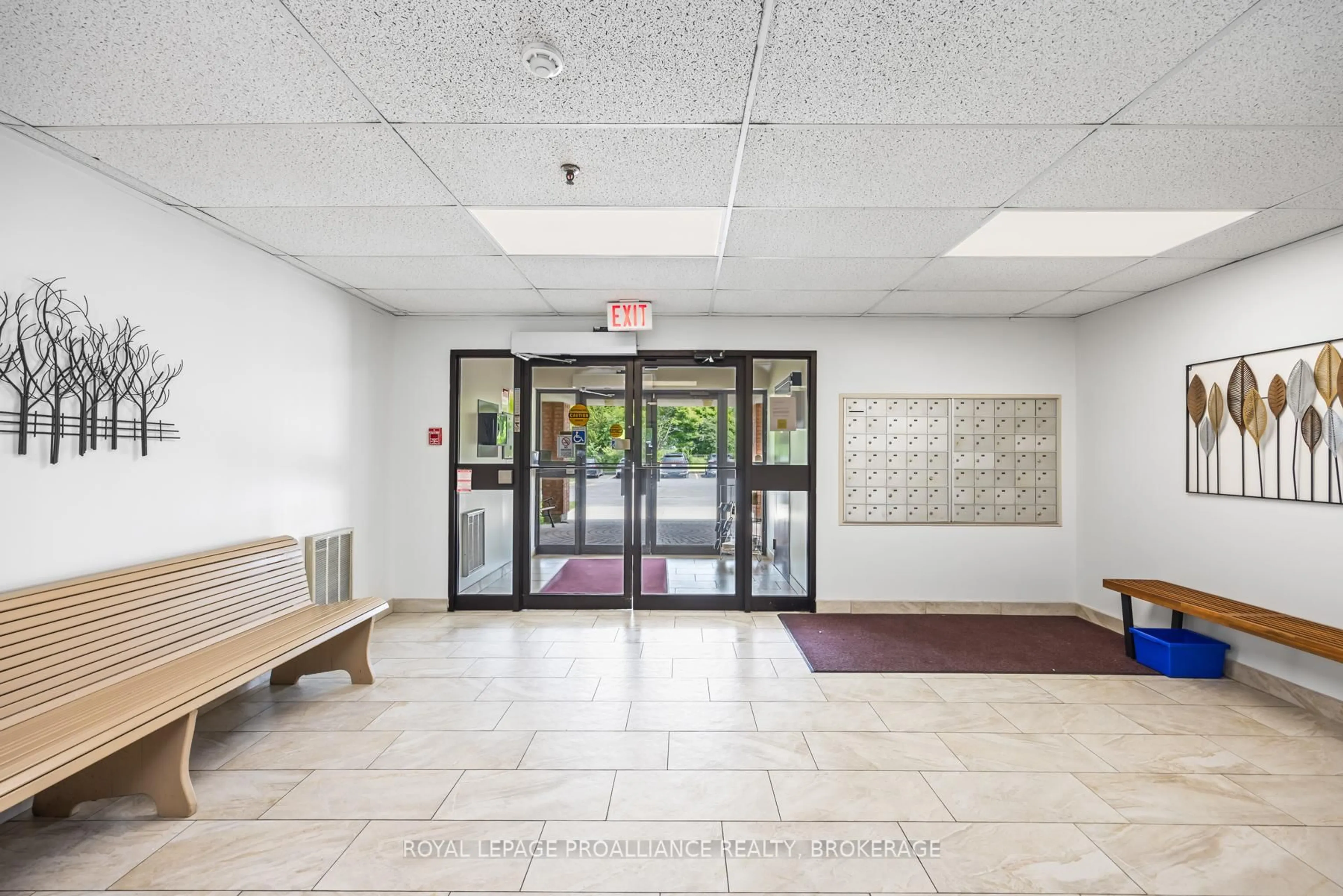 Indoor foyer for 745 Davis Dr #106, Kingston Ontario K7M 8J4