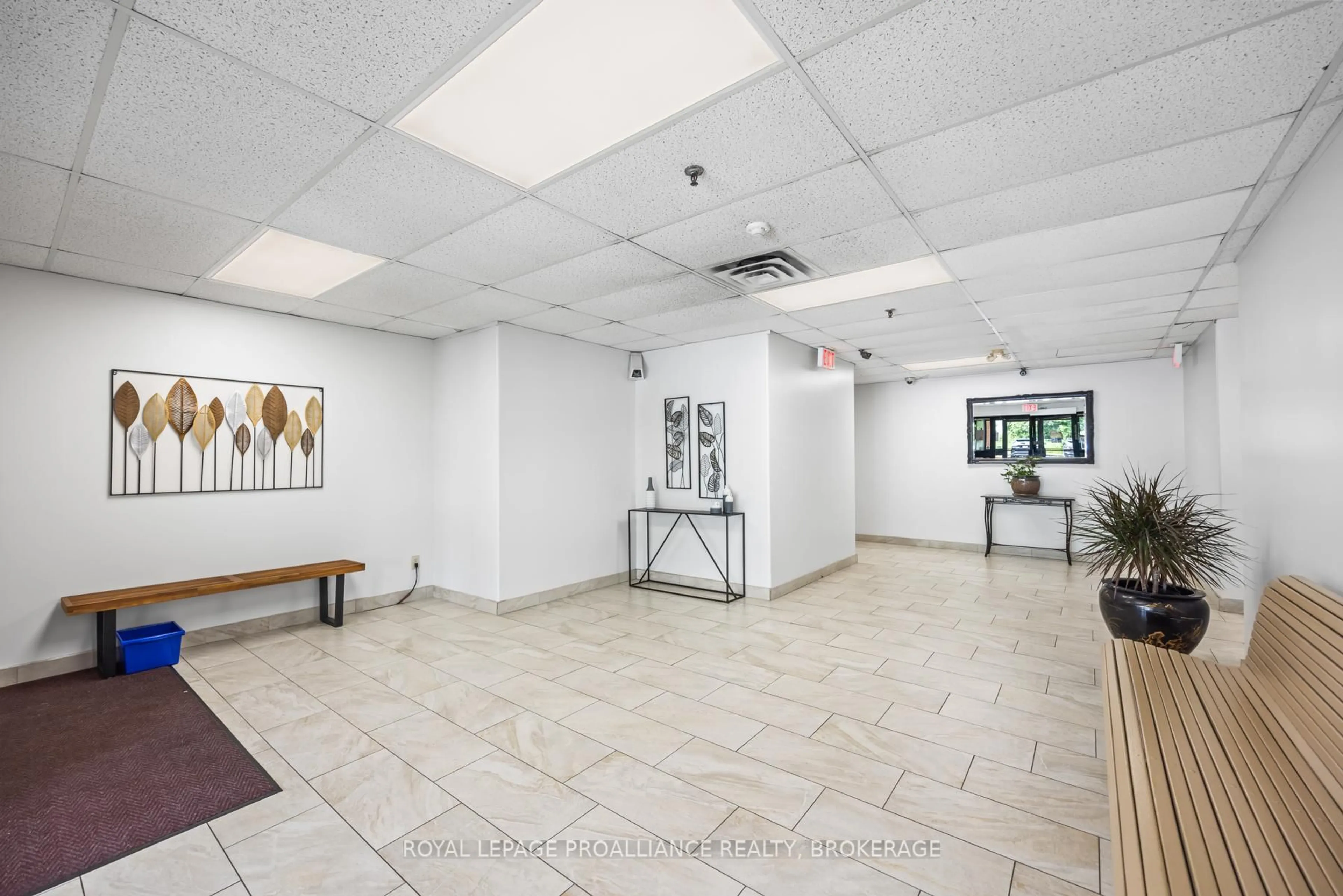 Indoor foyer for 745 Davis Dr #106, Kingston Ontario K7M 8J4