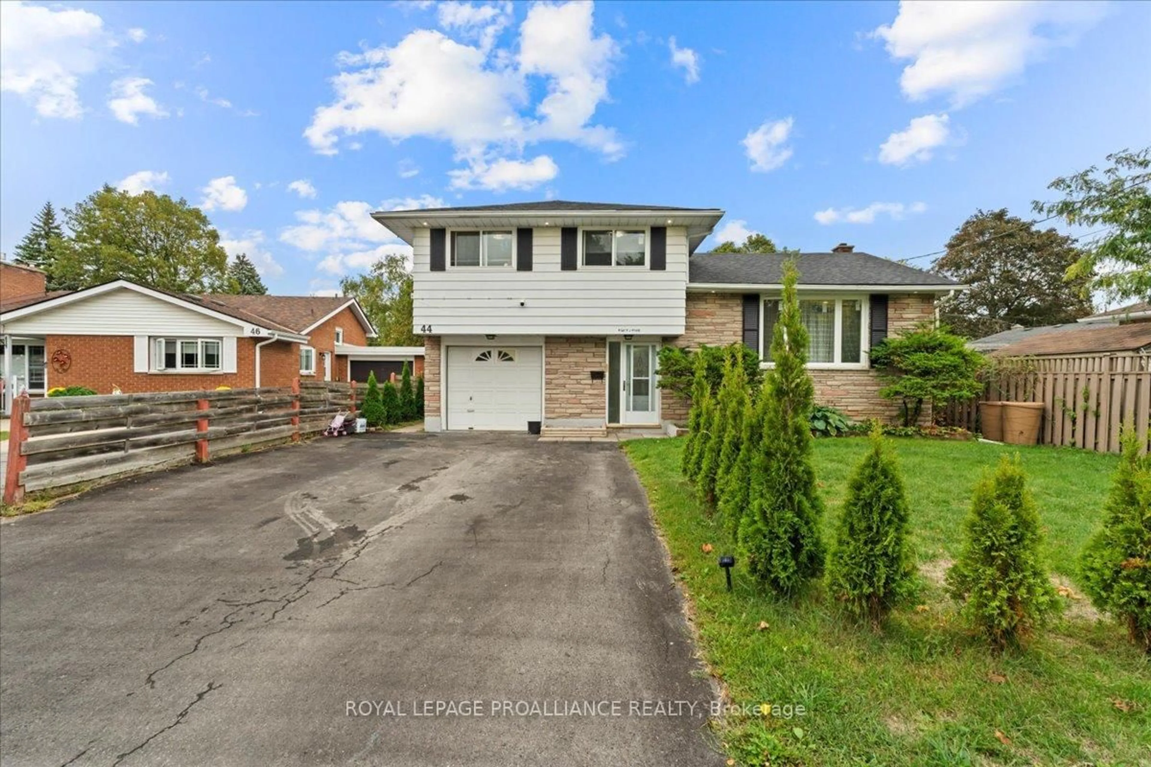 A pic from outside/outdoor area/front of a property/back of a property/a pic from drone, street for 44 Meadowvale Ave, Belleville Ontario K8N 2L6