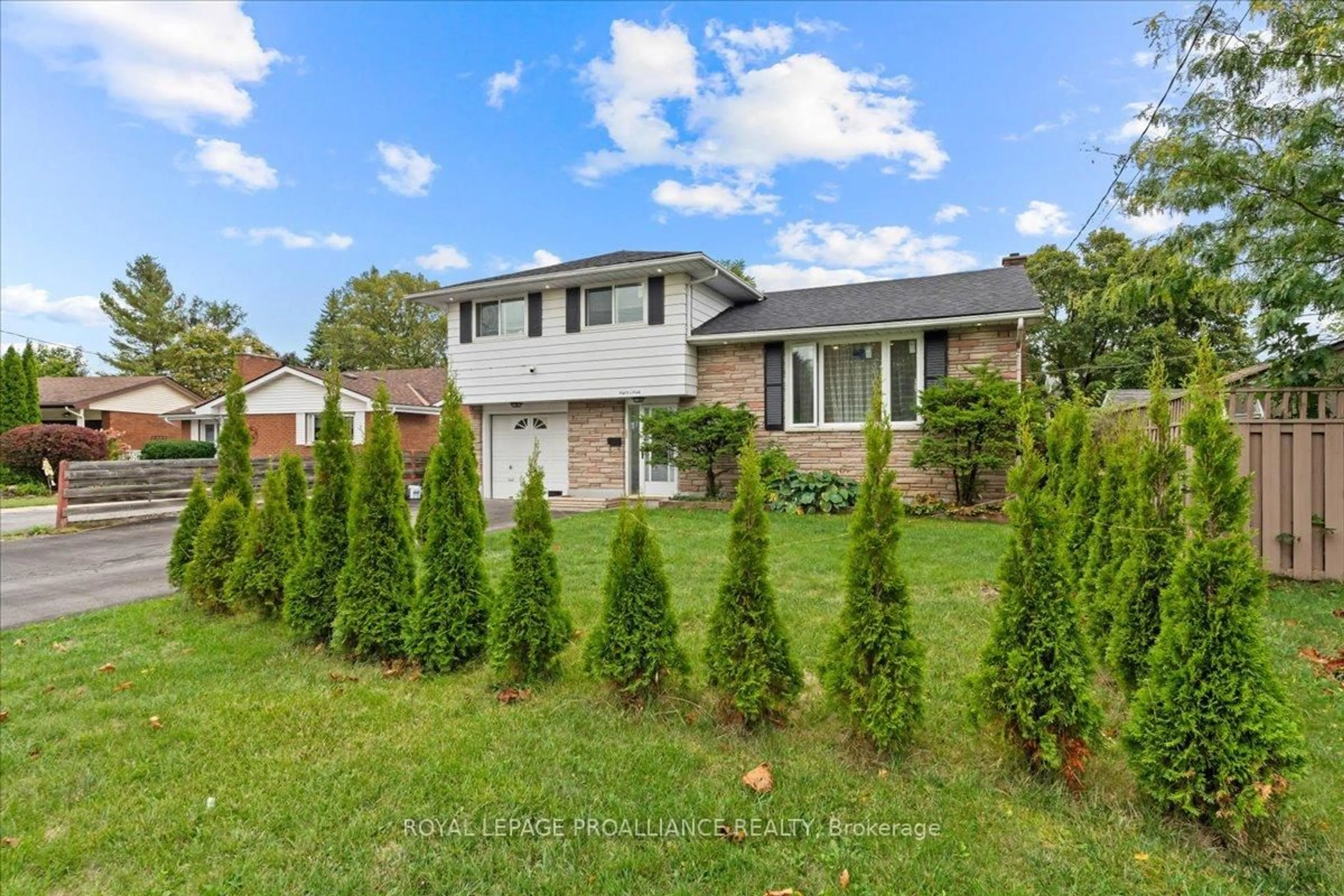 A pic from outside/outdoor area/front of a property/back of a property/a pic from drone, street for 44 Meadowvale Ave, Belleville Ontario K8N 2L6