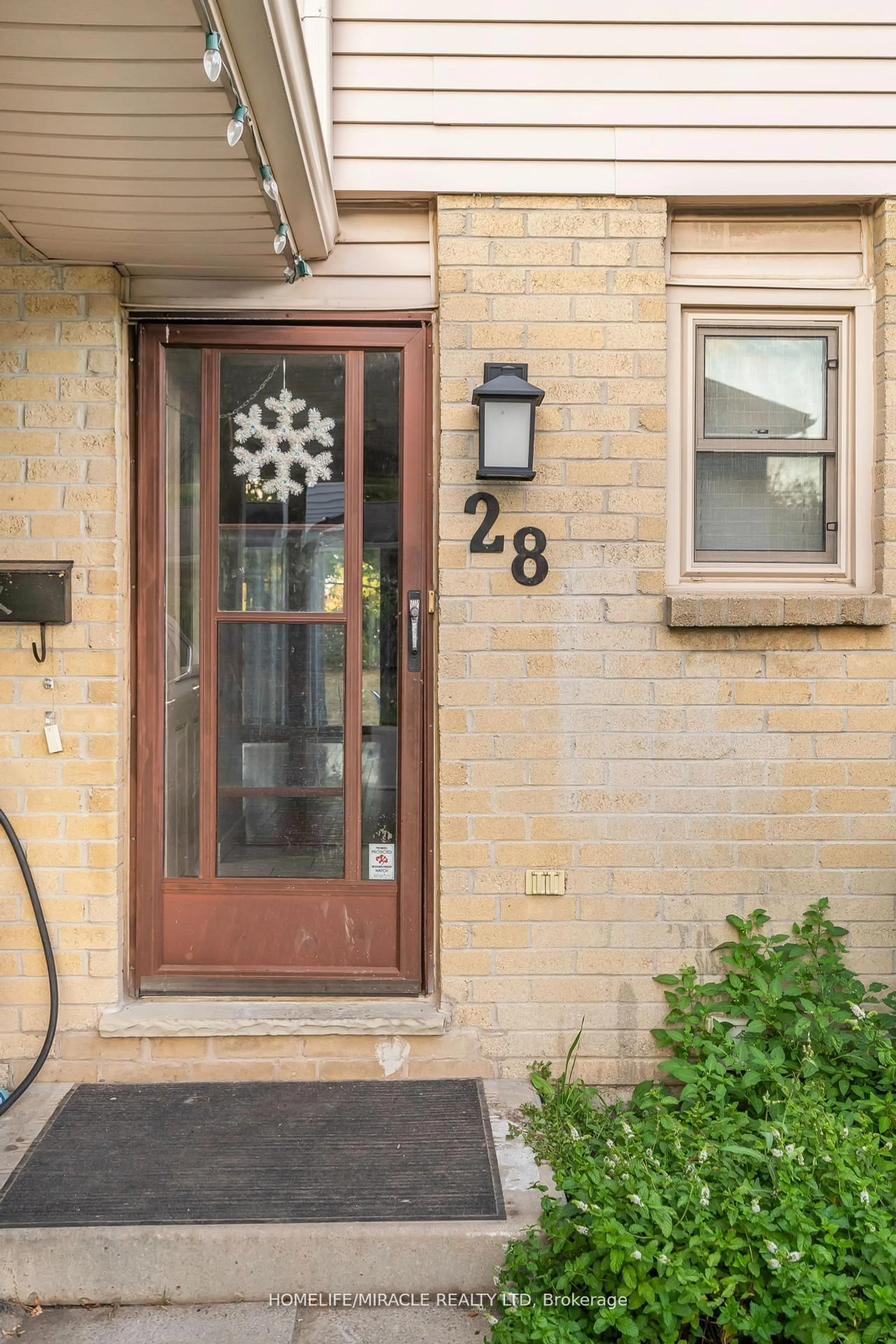 Indoor entryway for 1318 Highbury Ave #28, London East Ontario N5Y 5E5