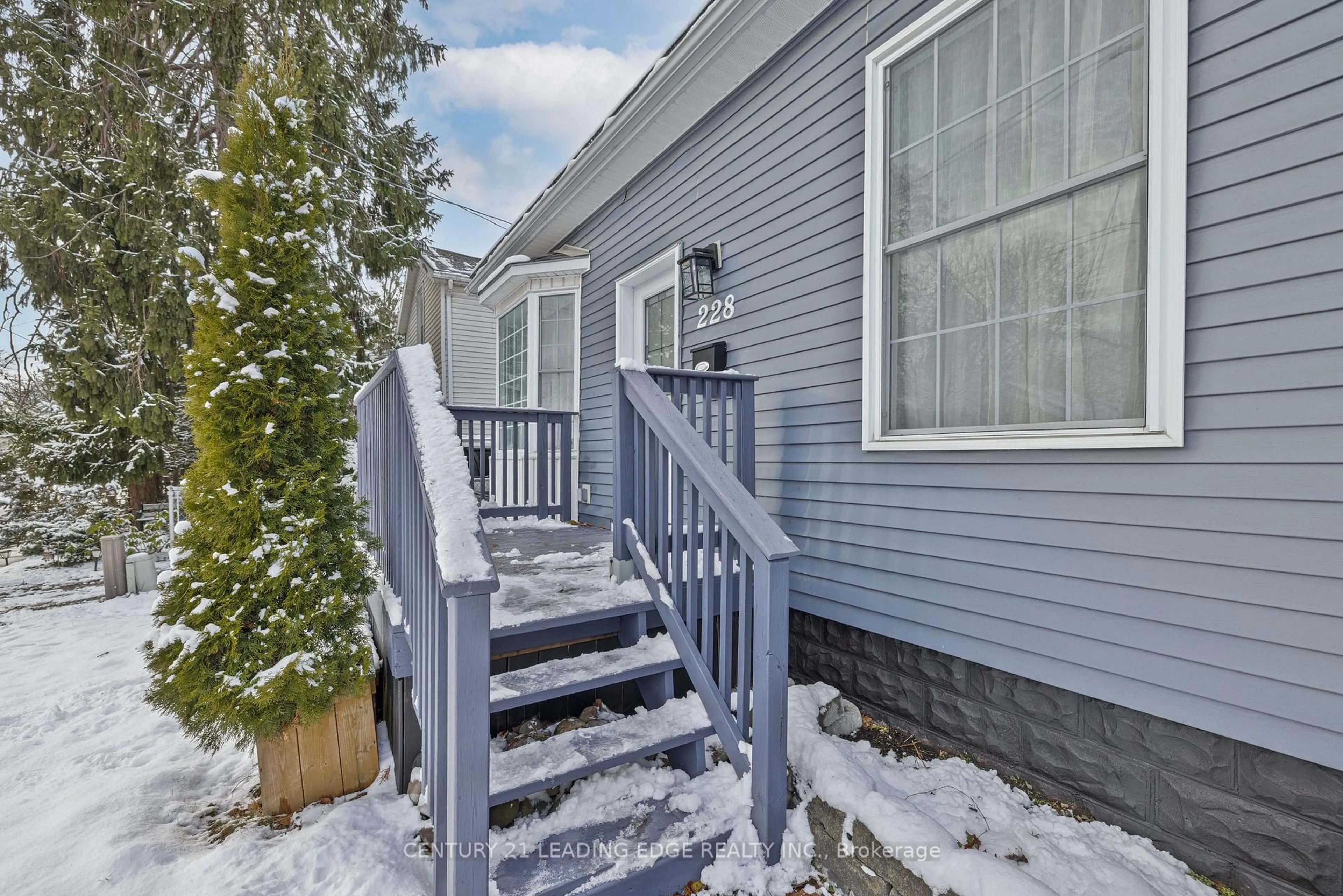 Patio, street for 228 South St, London East Ontario N6B 1B4