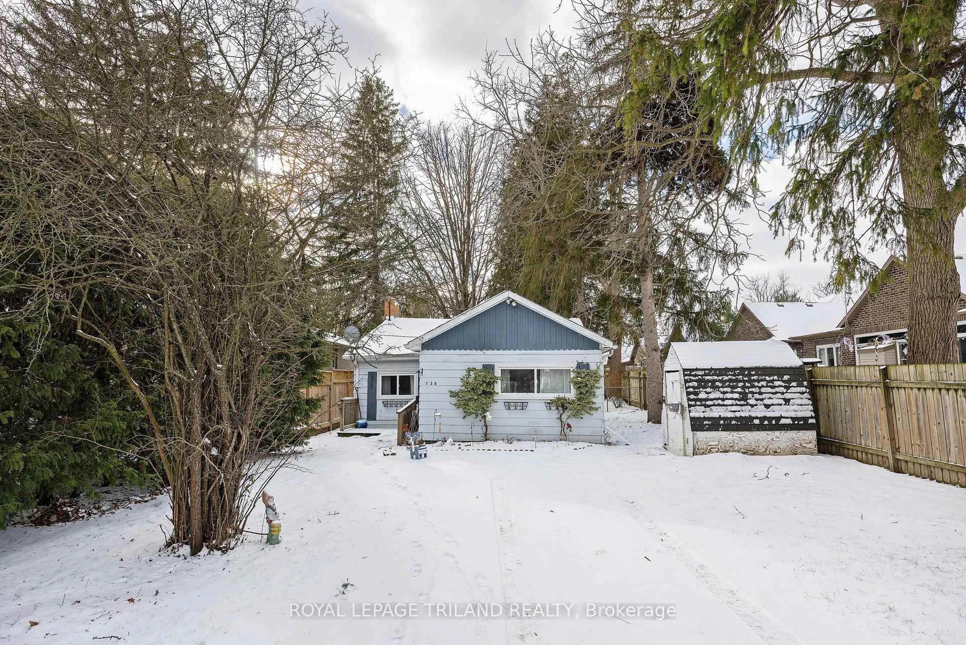 A pic from outside/outdoor area/front of a property/back of a property/a pic from drone, street for 136 St George St, Central Elgin Ontario N5P 2M1