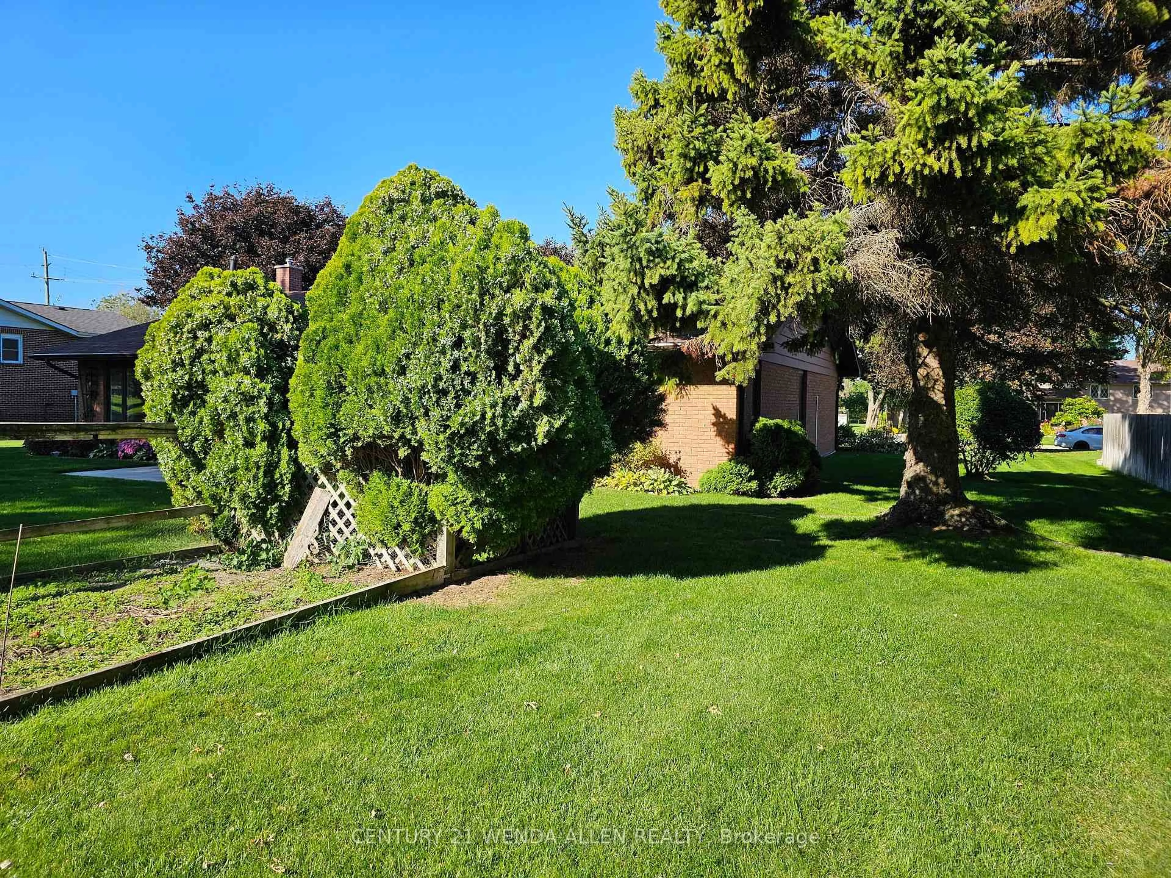 A pic from outside/outdoor area/front of a property/back of a property/a pic from drone, unknown for 55 Penetangore Row, Huron-Kinloss Ontario N2Z 2L8