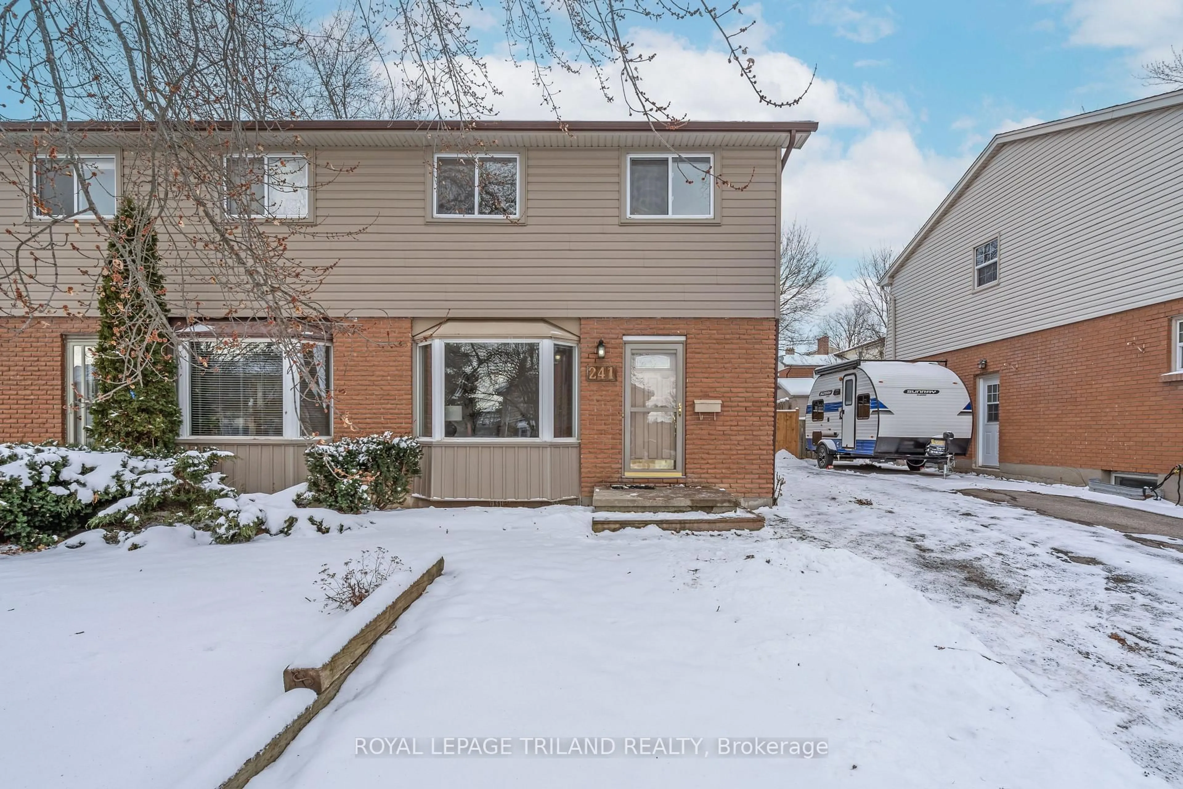 A pic from outside/outdoor area/front of a property/back of a property/a pic from drone, street for 241 Homestead Cres, London North Ontario N6G 2E7