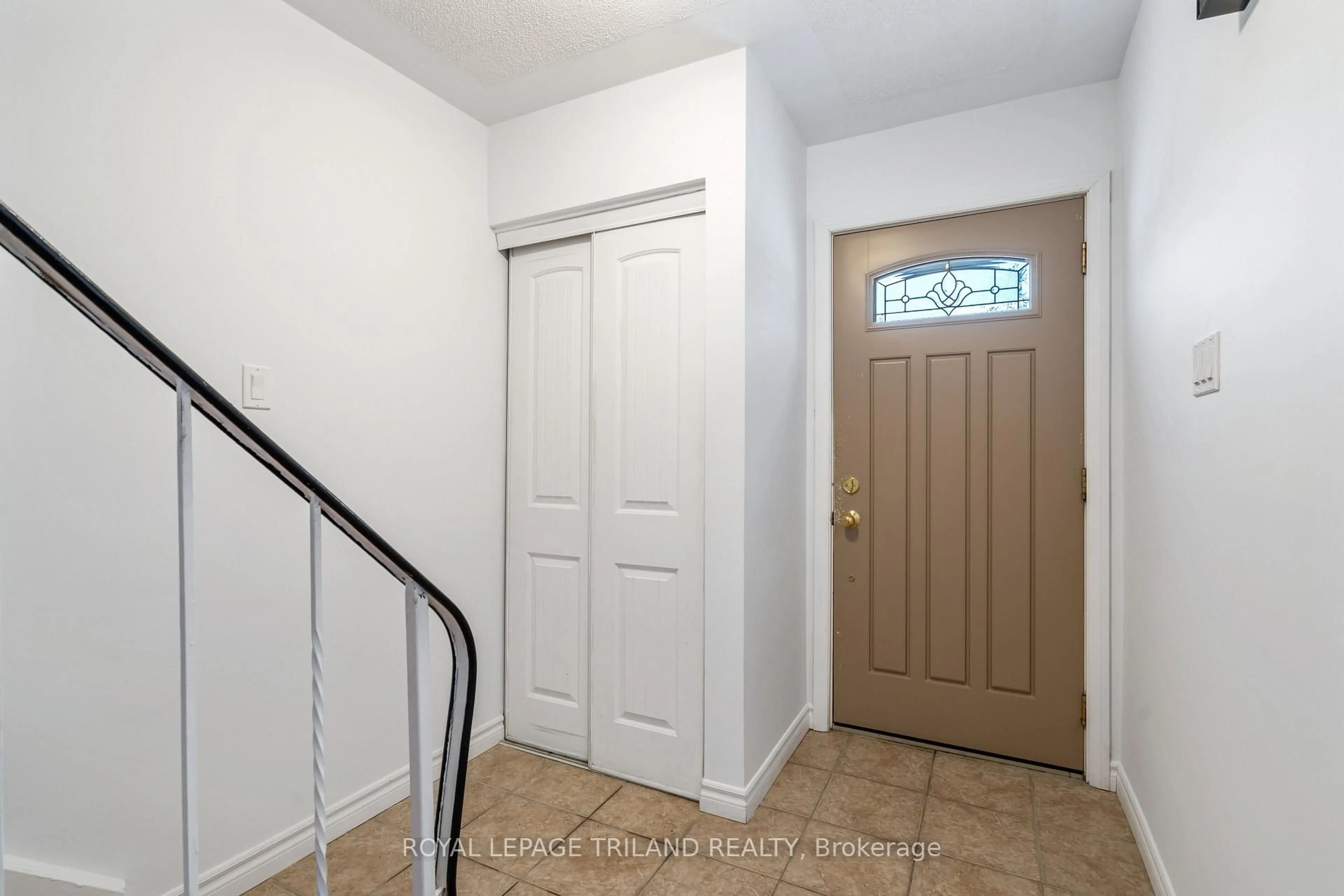 Indoor entryway for 241 Homestead Cres, London North Ontario N6G 2E7