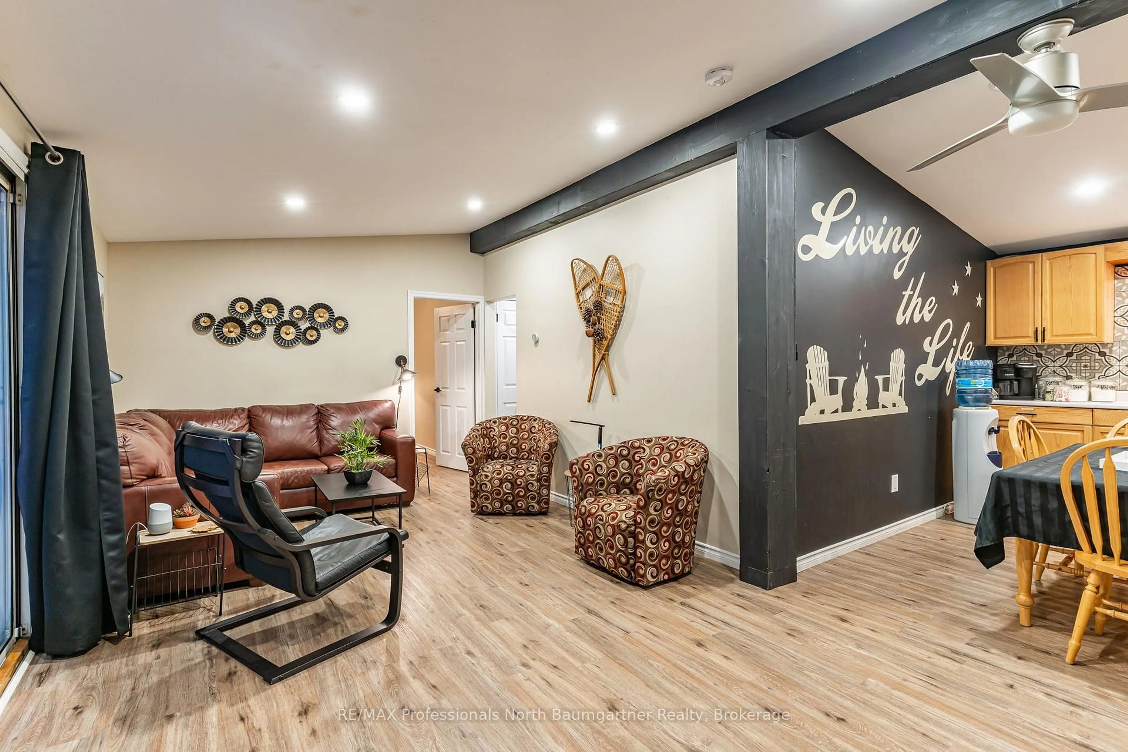 Indoor entryway for 18830 Hwy 35, Algonquin Highlands Ontario K0M 1J2