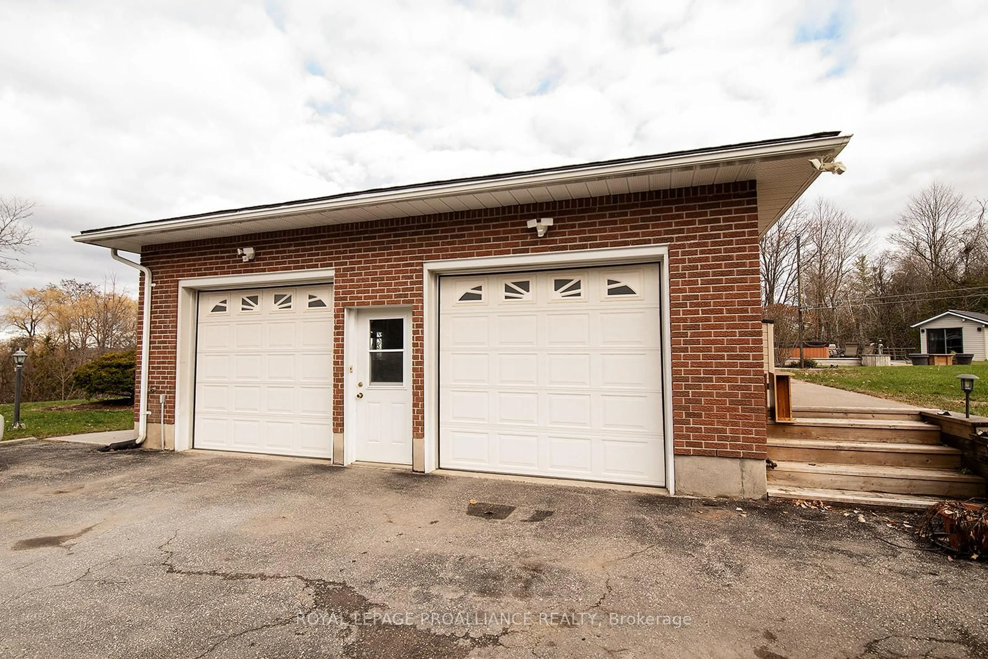 Indoor garage for 31 Nobes Rd, Hastings Ontario K0K 2C0