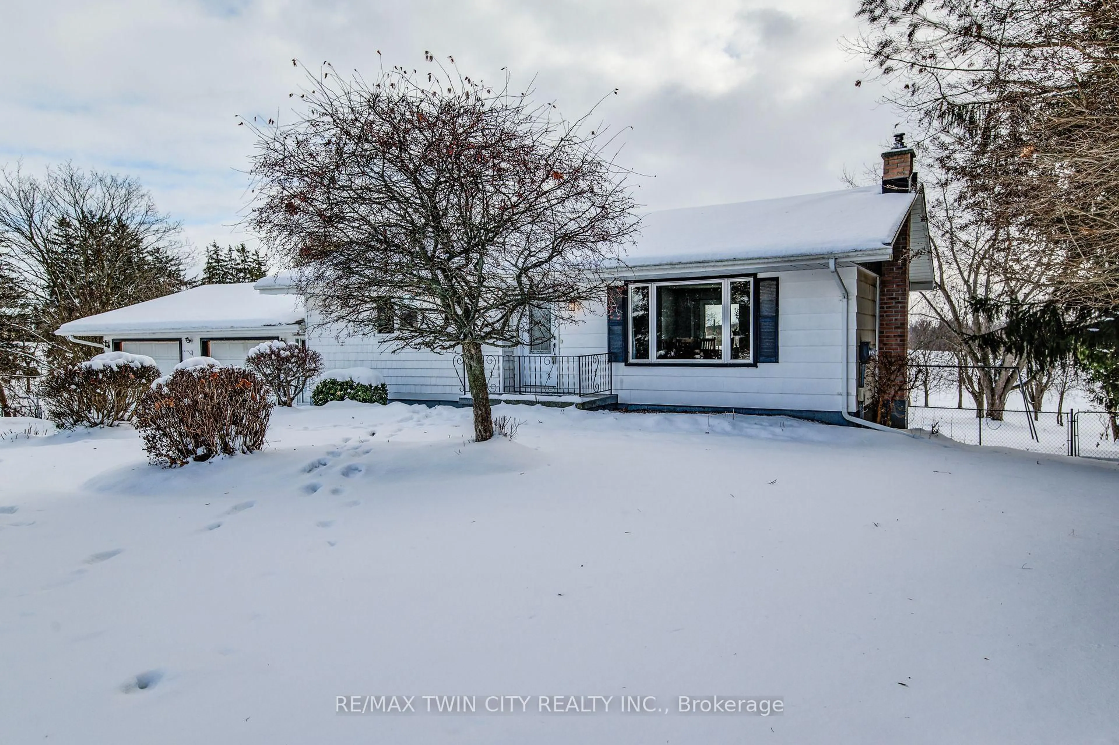 A pic from outside/outdoor area/front of a property/back of a property/a pic from drone, street for 59 Washington St, Blandford-Blenheim Ontario N0J 1B0