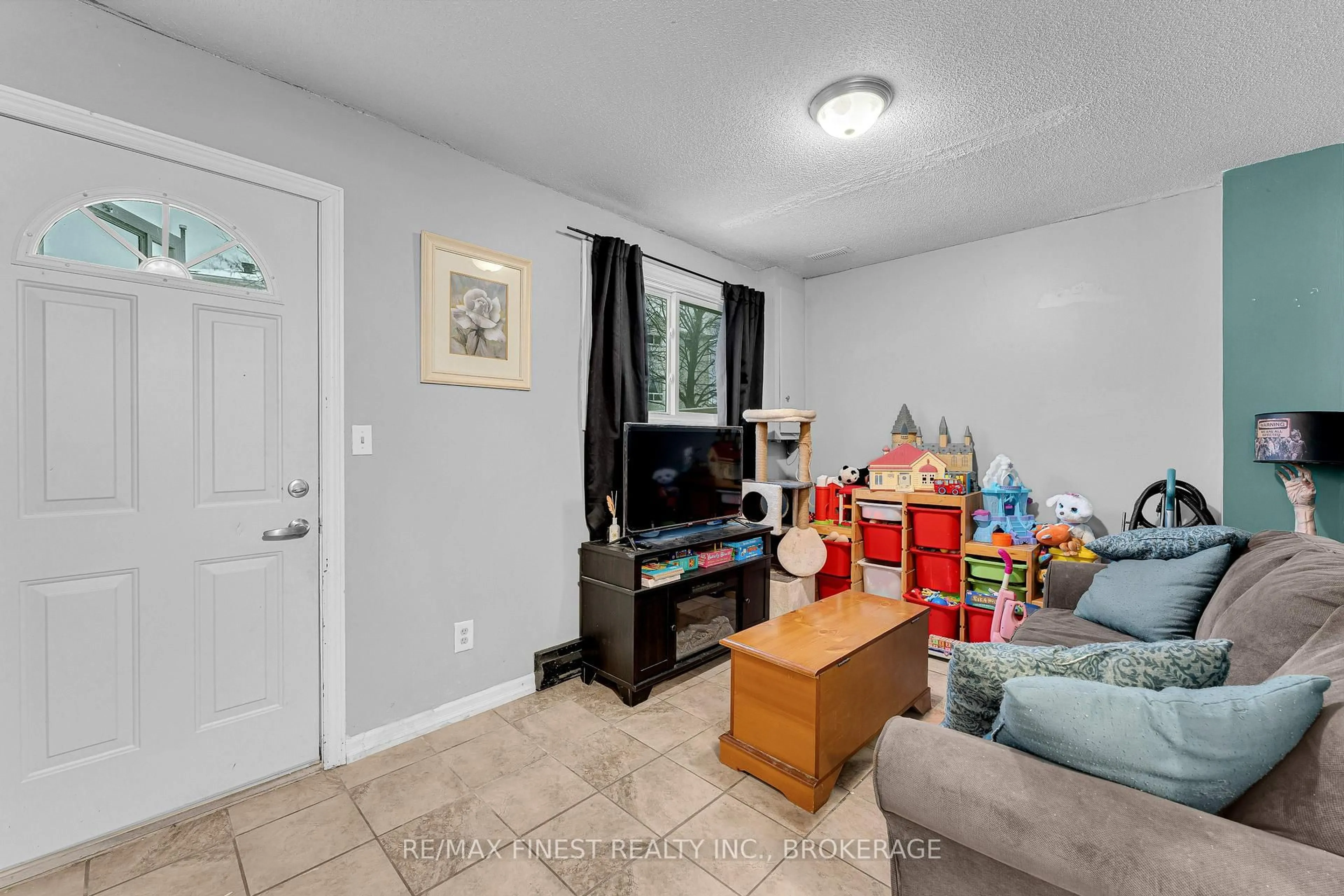 A pic of a room for 1101 Craig Lane, Kingston Ontario K7M 7W6