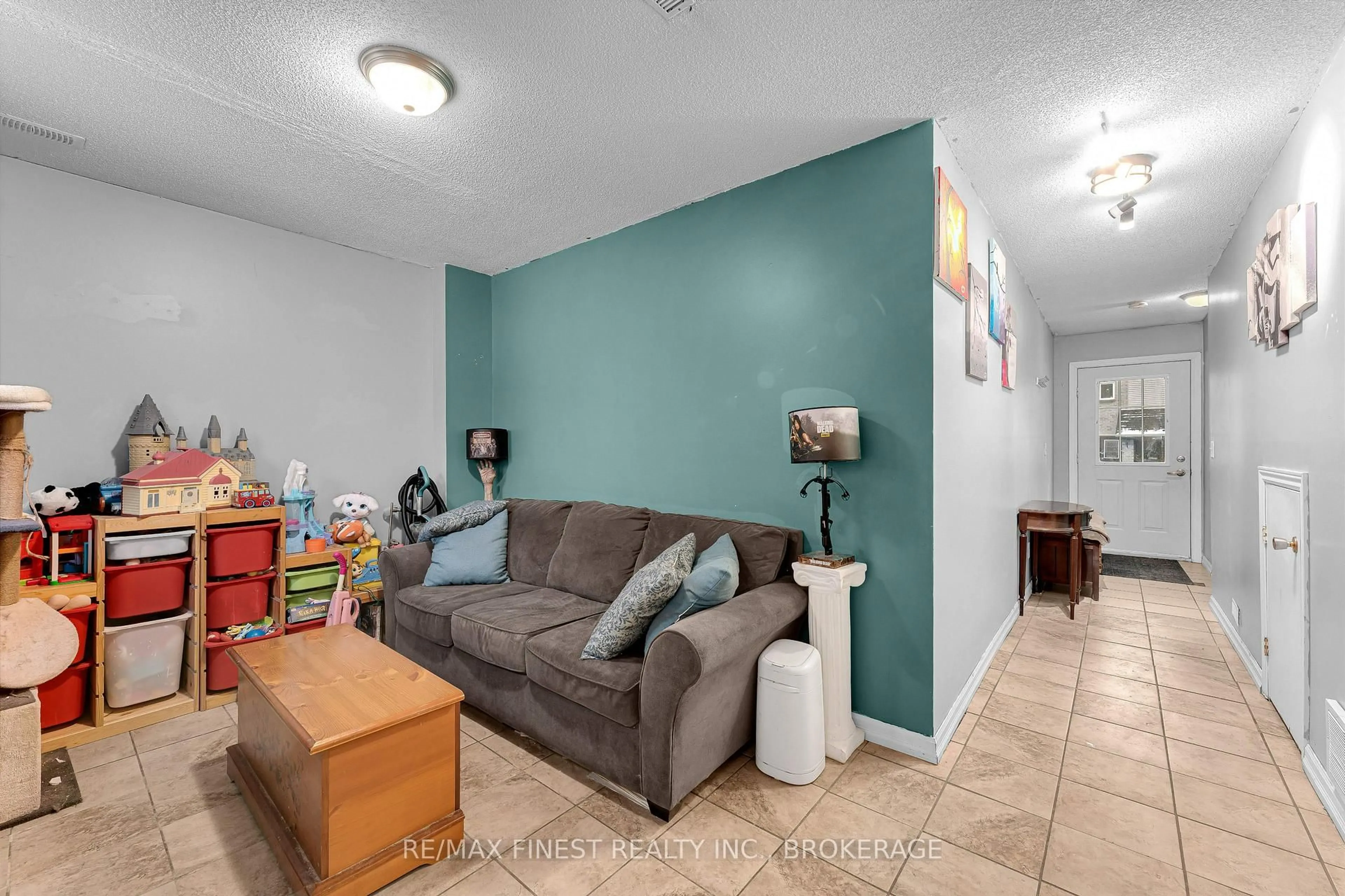 Living room with furniture, unknown for 1101 Craig Lane, Kingston Ontario K7M 7W6