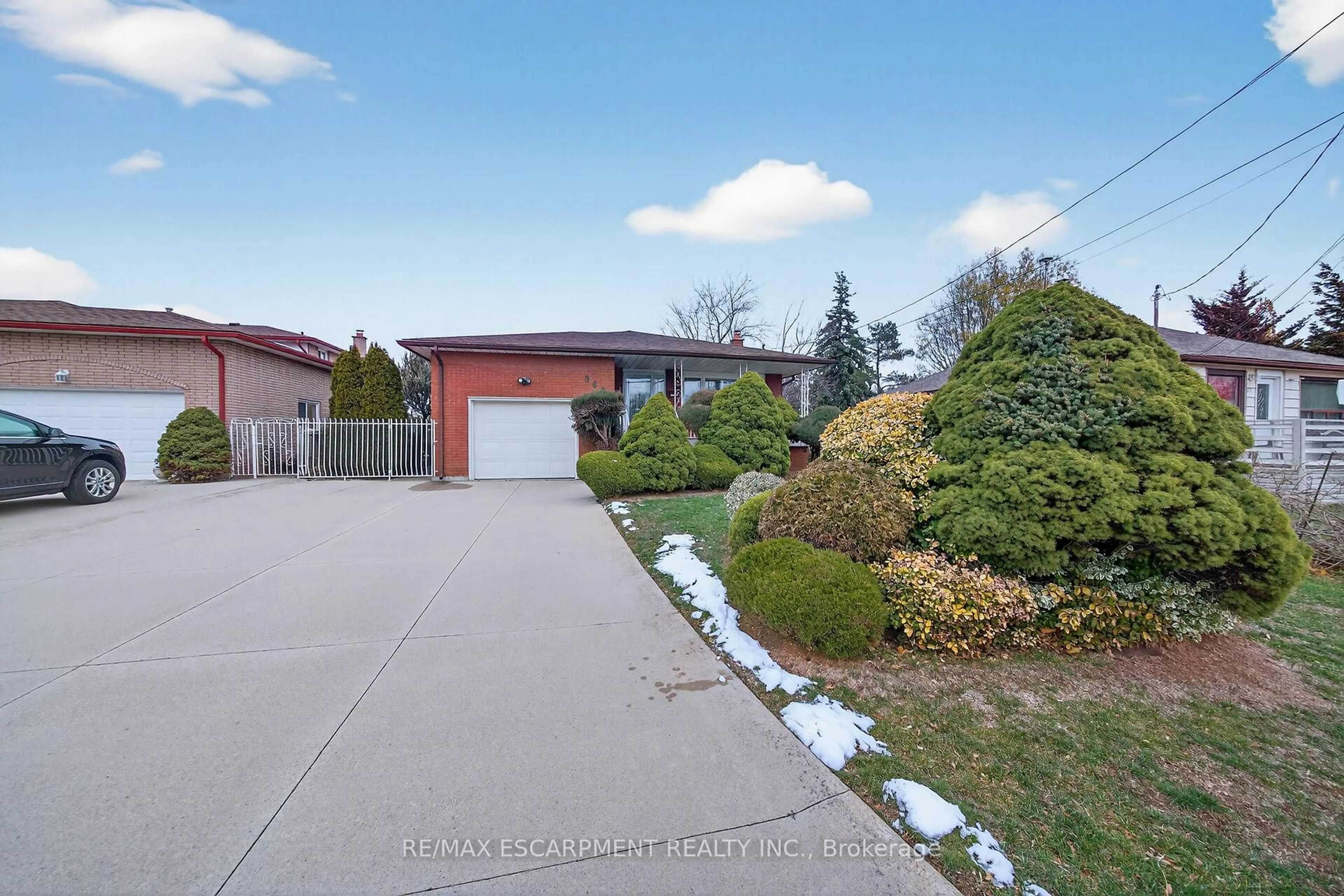 A pic from outside/outdoor area/front of a property/back of a property/a pic from drone, street for 369 Federal St, Hamilton Ontario L8E 2B6