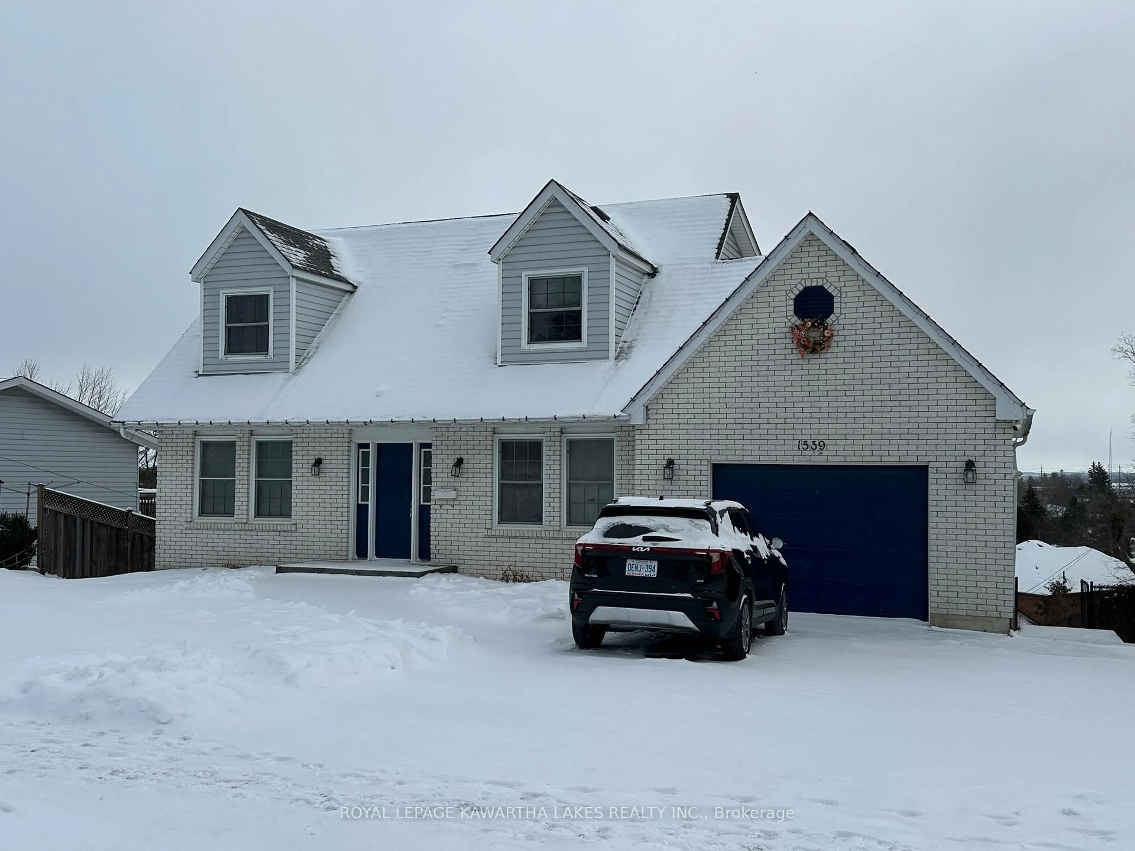 Home with vinyl exterior material, street for 1539 Cherryhill Rd, Peterborough Ontario K9K 1A7