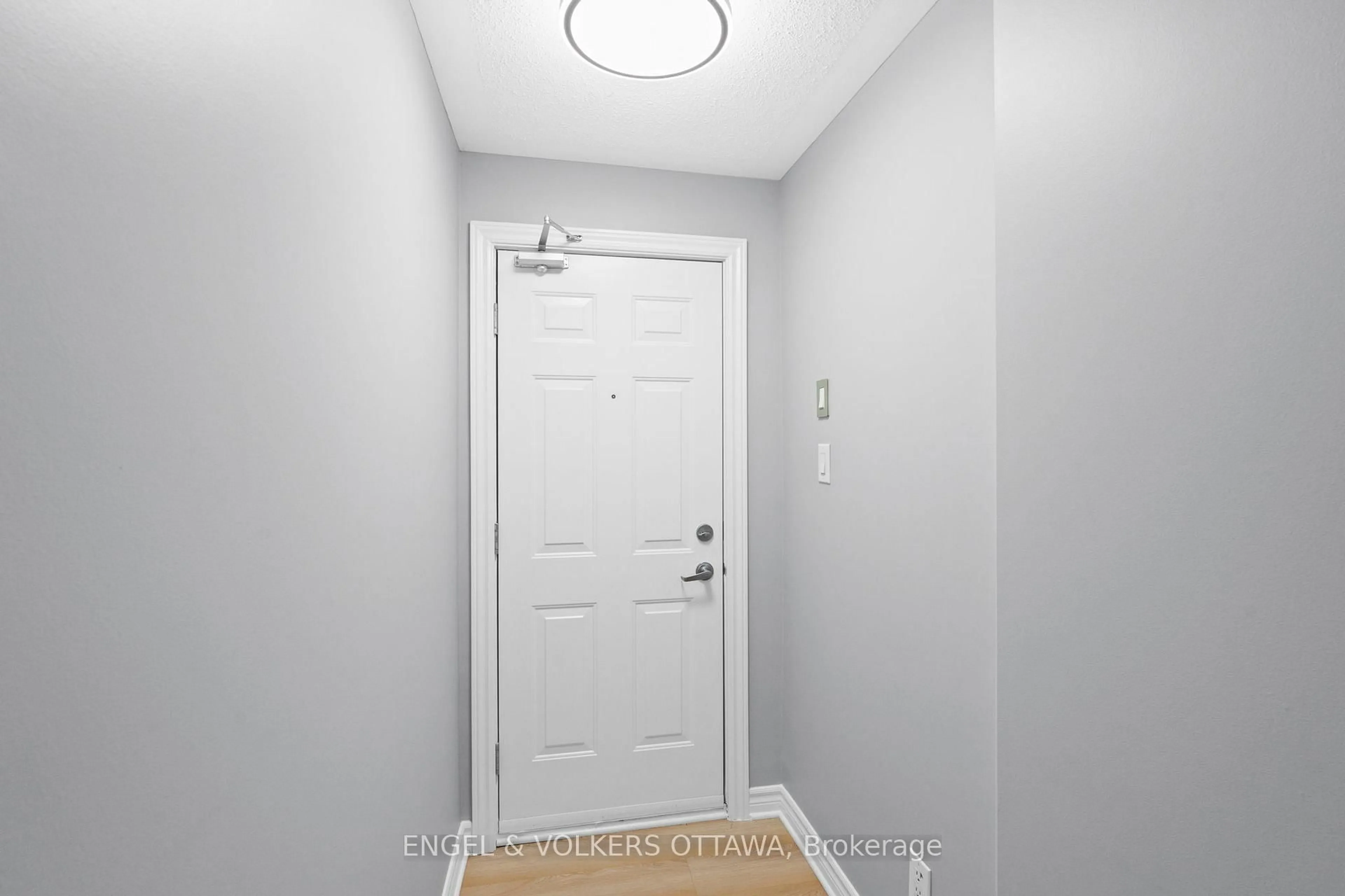 Indoor entryway for 261 Titanium Private #42, Ottawa Ontario K1C 0A5