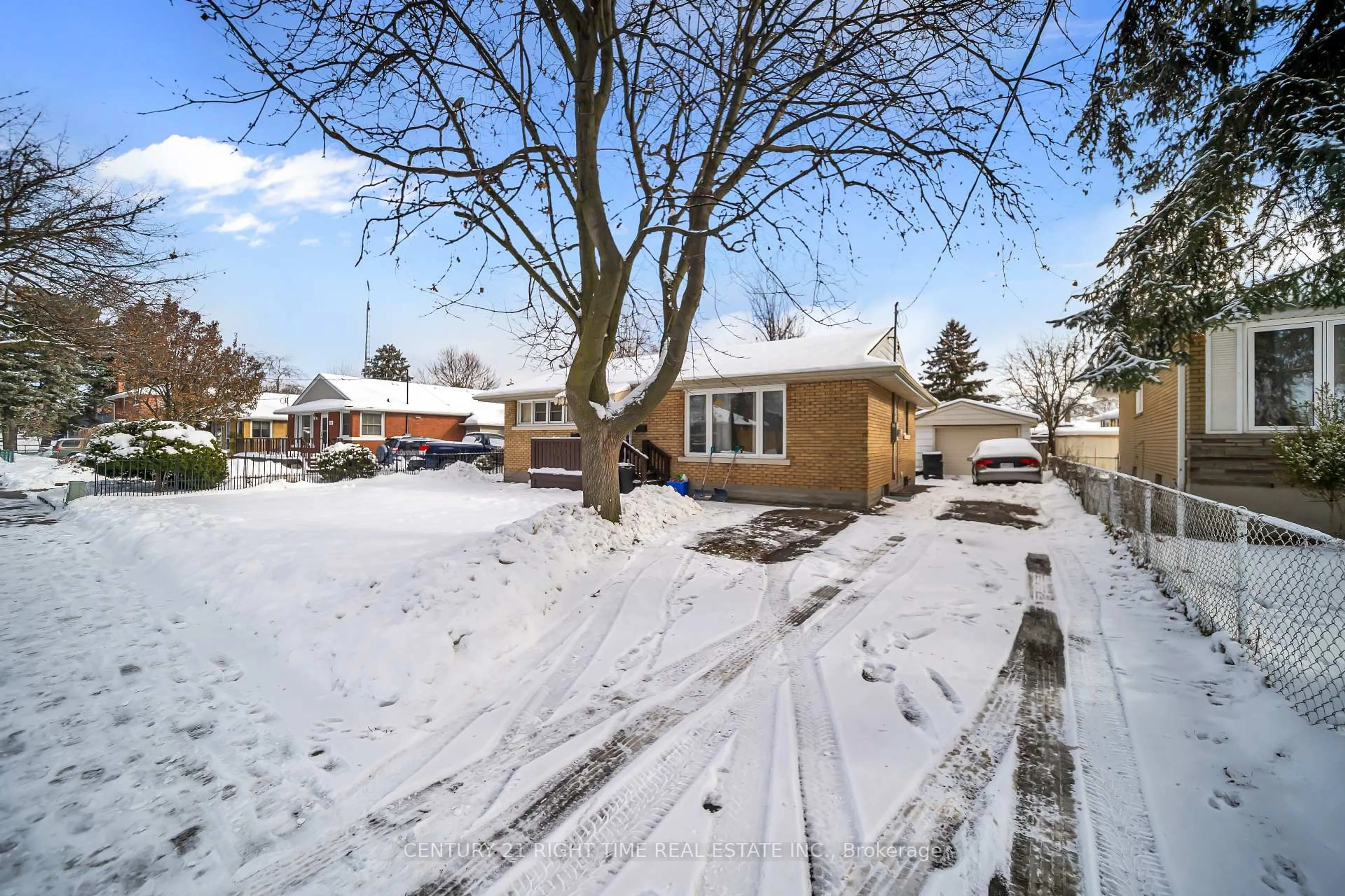 A pic from outside/outdoor area/front of a property/back of a property/a pic from drone, street for 259 Franklin St, Kitchener Ontario N2C 1R9