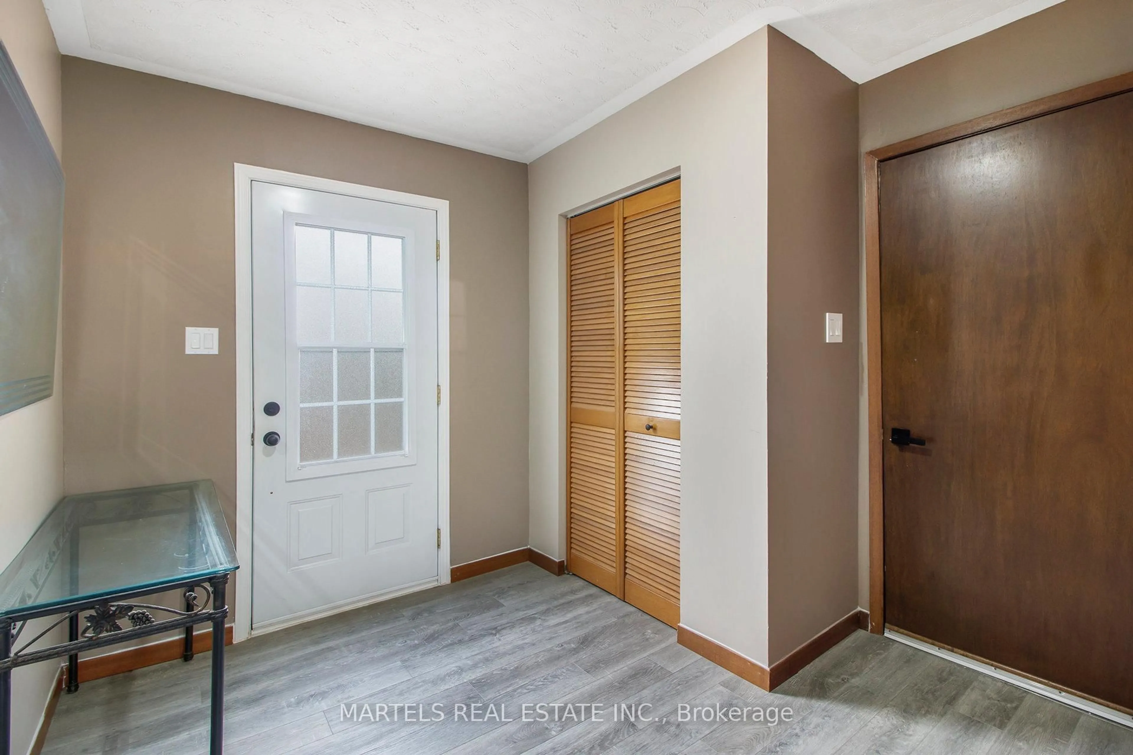 Indoor entryway for 844 Principale St, Casselman Ontario K0A 1M0
